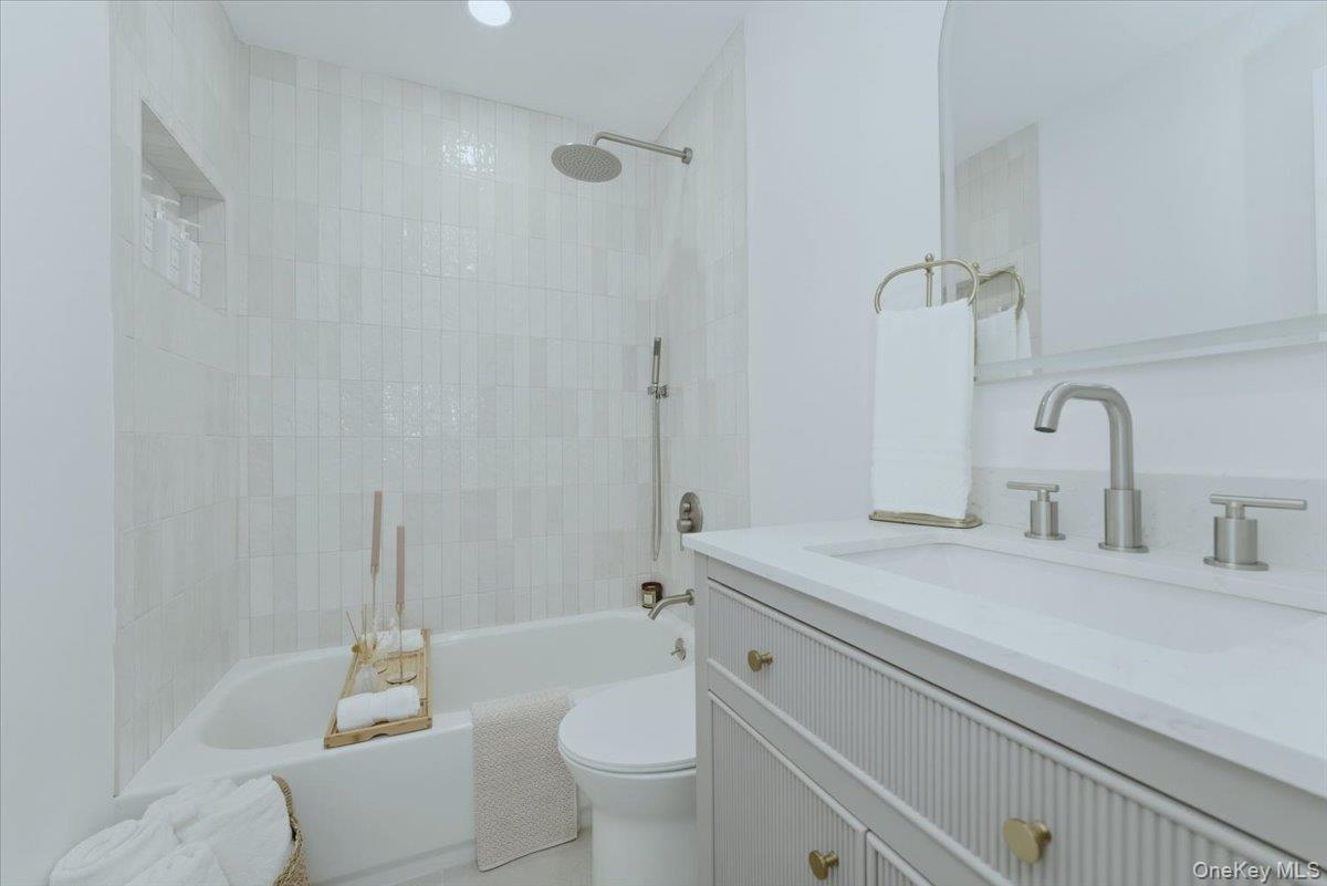 Single Family Lafayette  Suffolk County, NY 11967, MLS-969998-16