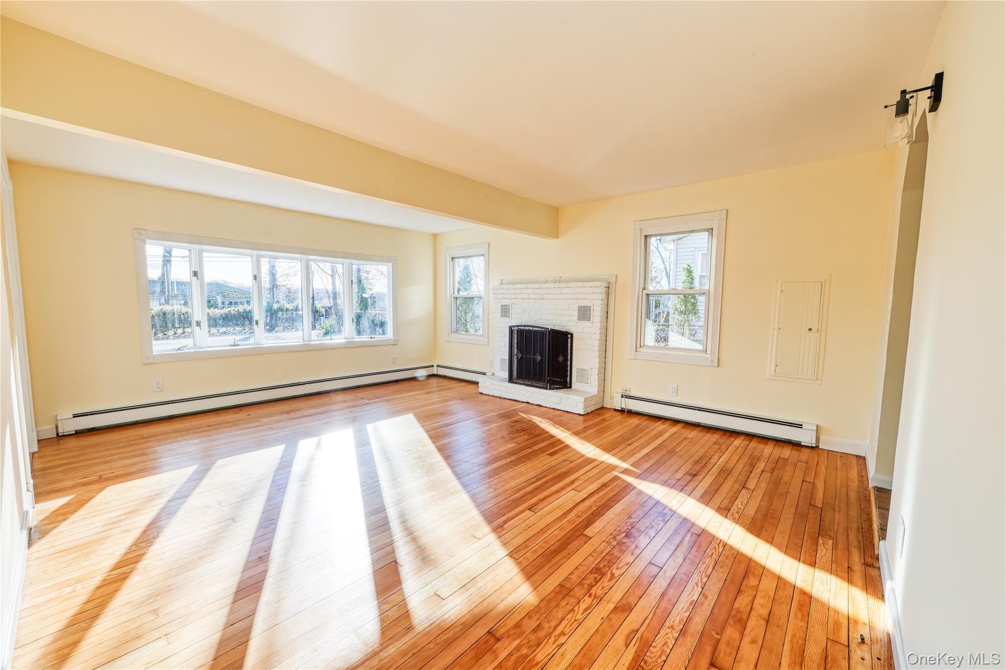 Single Family Lakeside  Suffolk County, NY 11961, MLS-970029-4