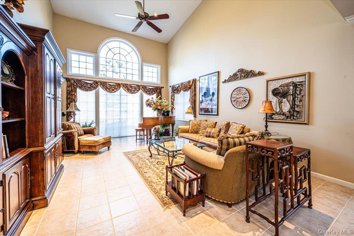 Condo Florencia  Suffolk County, NY 11747, MLS-970078-10