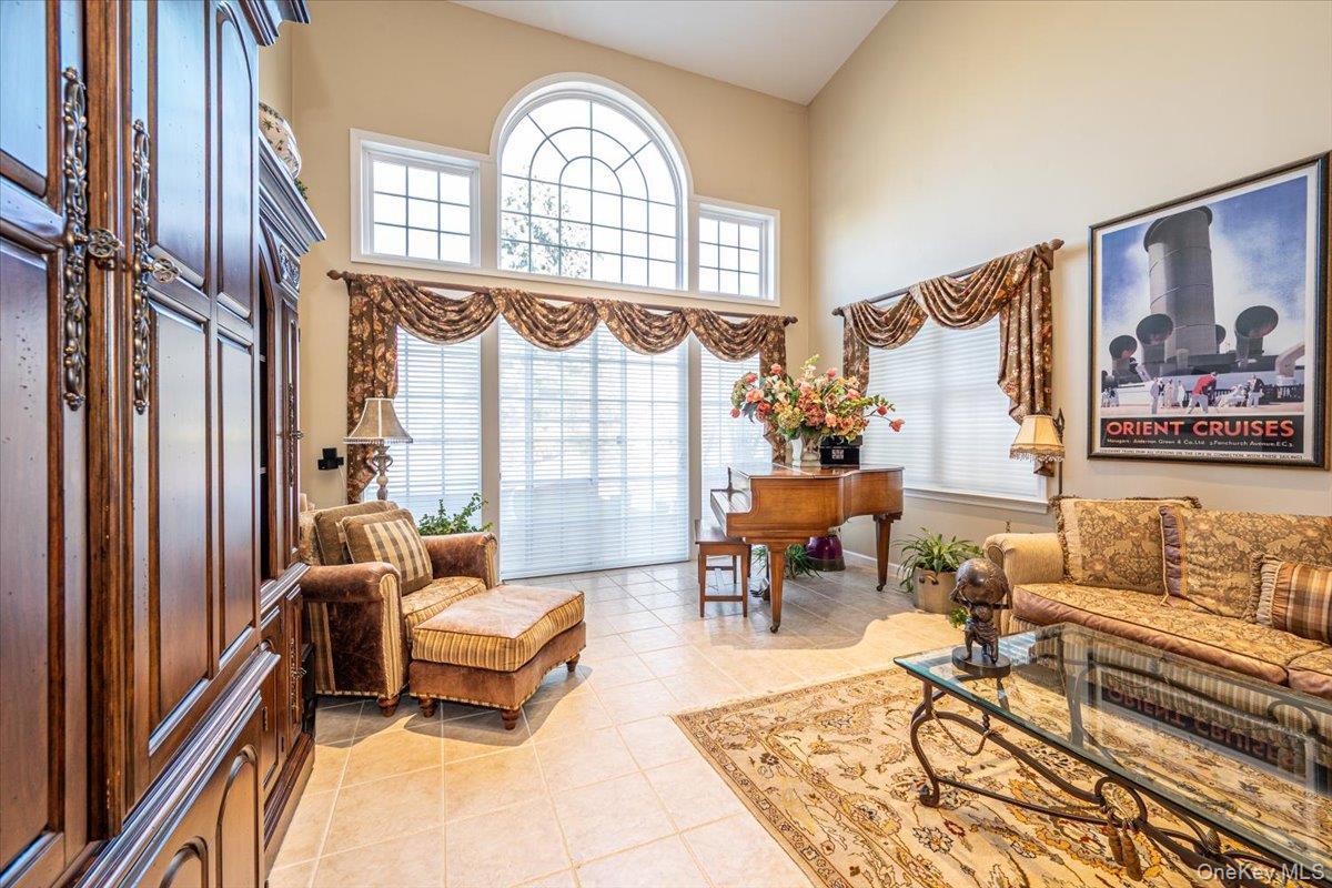 Condo Florencia  Suffolk County, NY 11747, MLS-970078-12