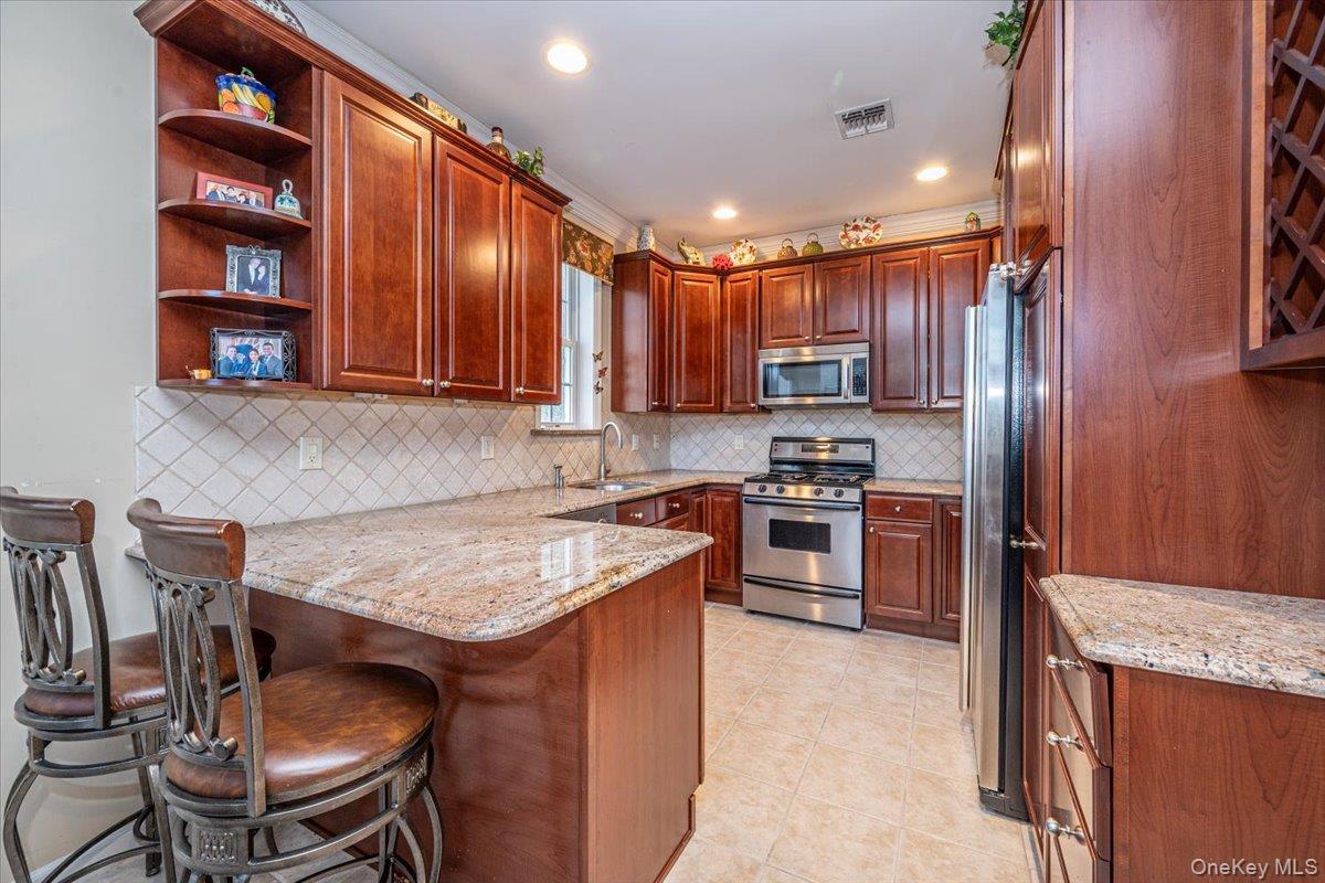 Condo Florencia  Suffolk County, NY 11747, MLS-970078-14