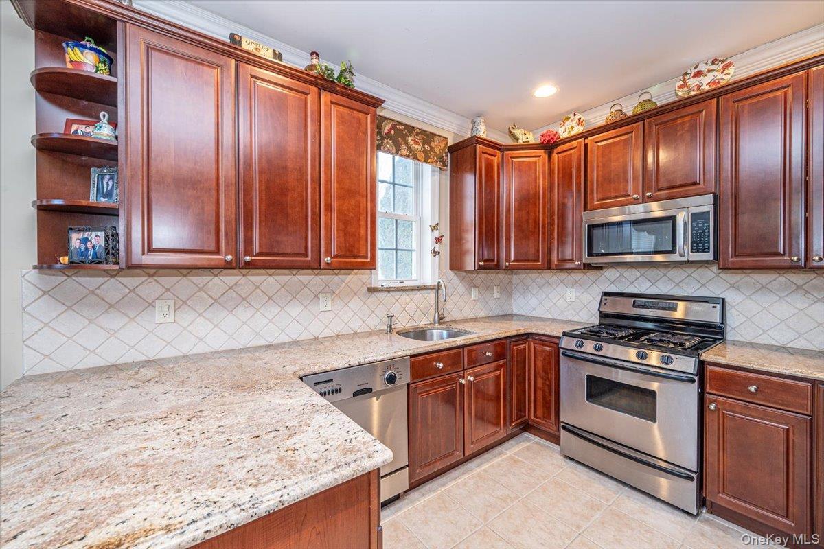 Condo Florencia  Suffolk County, NY 11747, MLS-970078-15