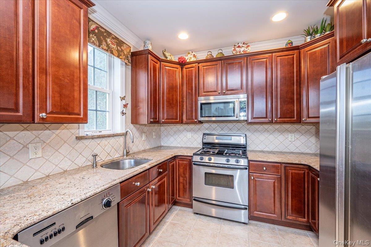 Condo Florencia  Suffolk County, NY 11747, MLS-970078-16