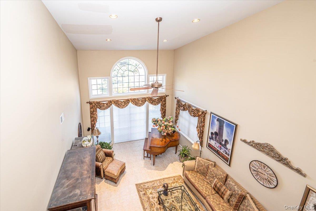 Condo Florencia  Suffolk County, NY 11747, MLS-970078-24