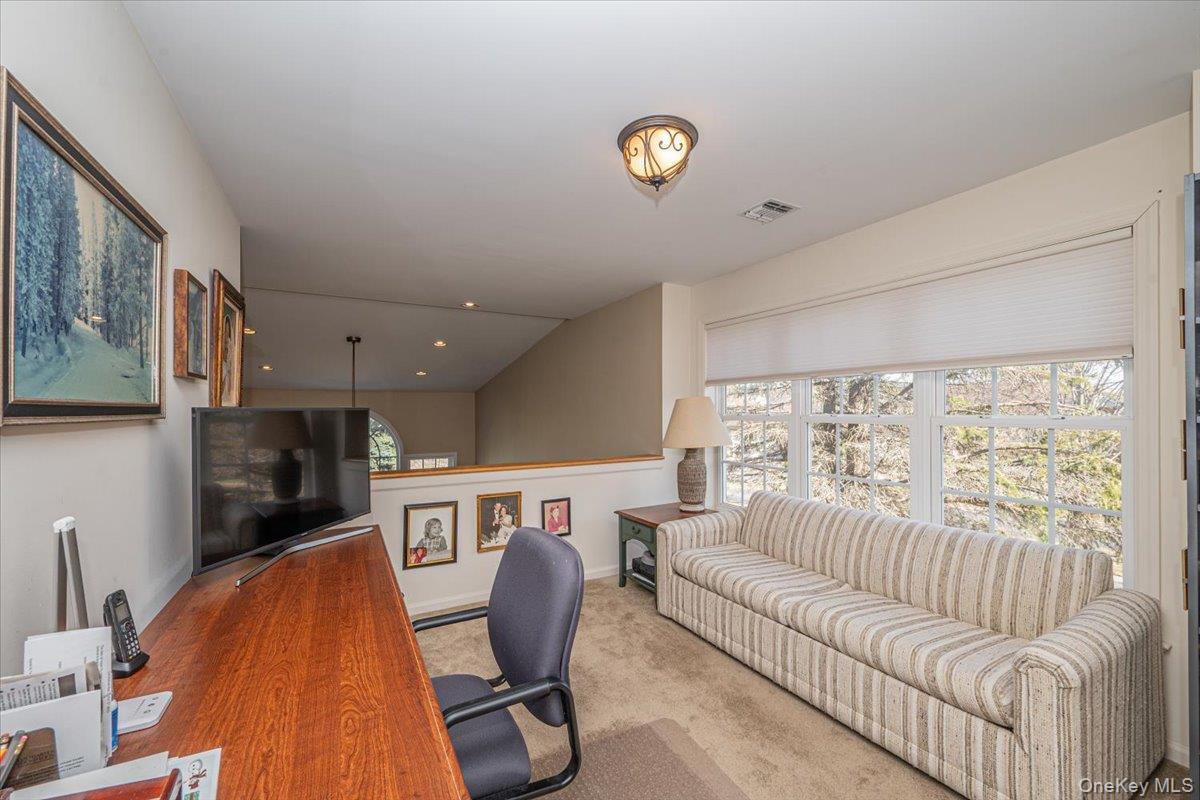 Condo Florencia  Suffolk County, NY 11747, MLS-970078-28