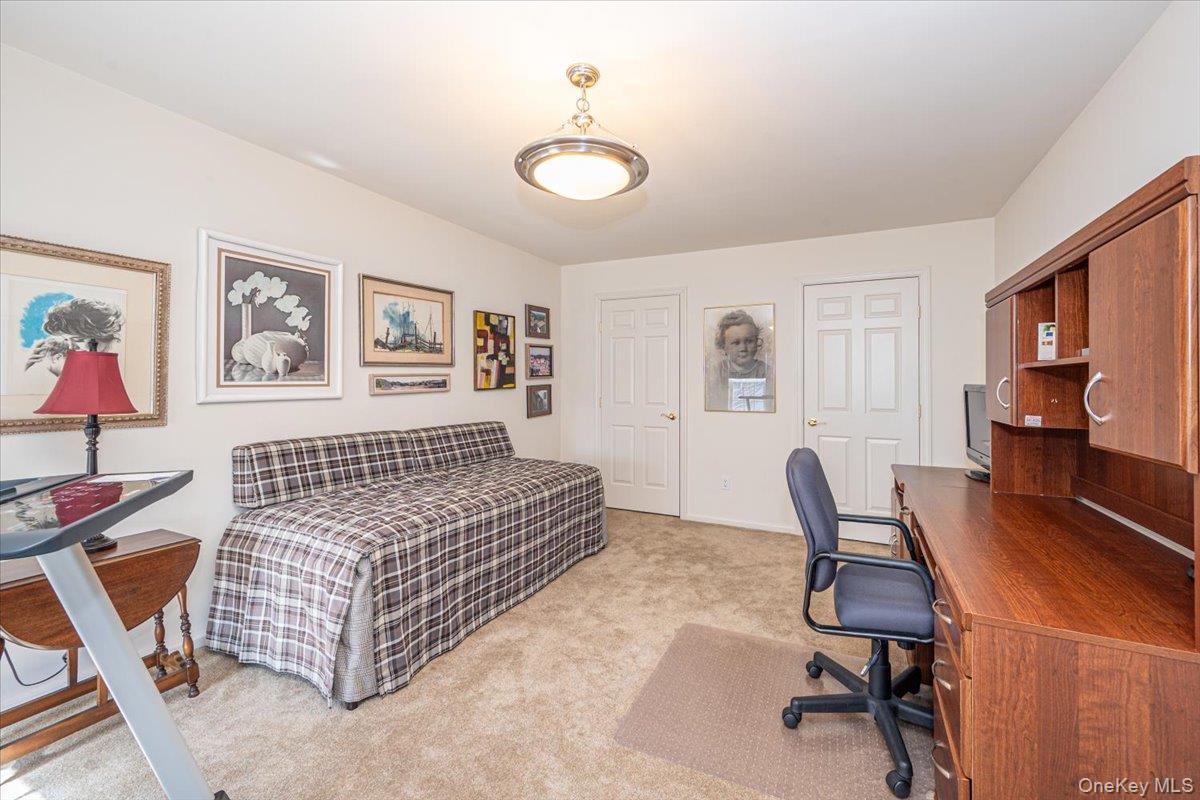 Condo Florencia  Suffolk County, NY 11747, MLS-970078-31