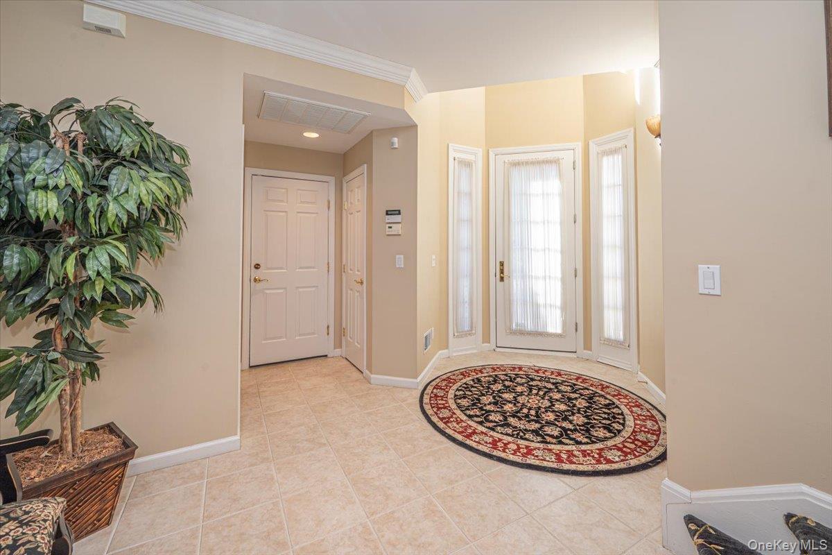 Condo Florencia  Suffolk County, NY 11747, MLS-970078-4