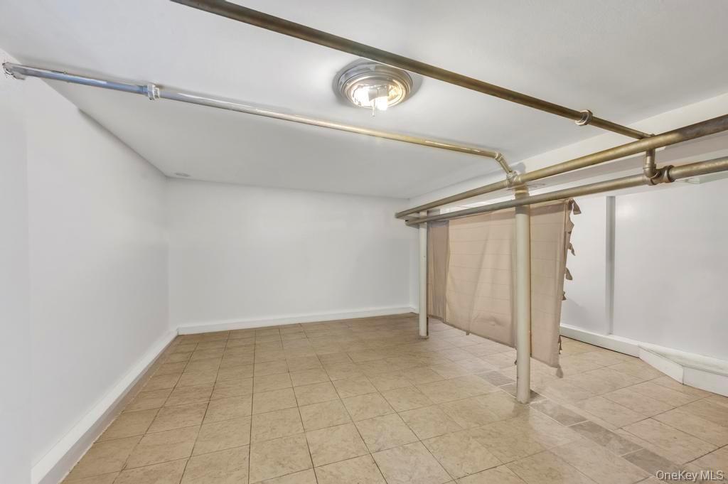 Single Family Eliot  Queens, NY 11379, MLS-970112-38