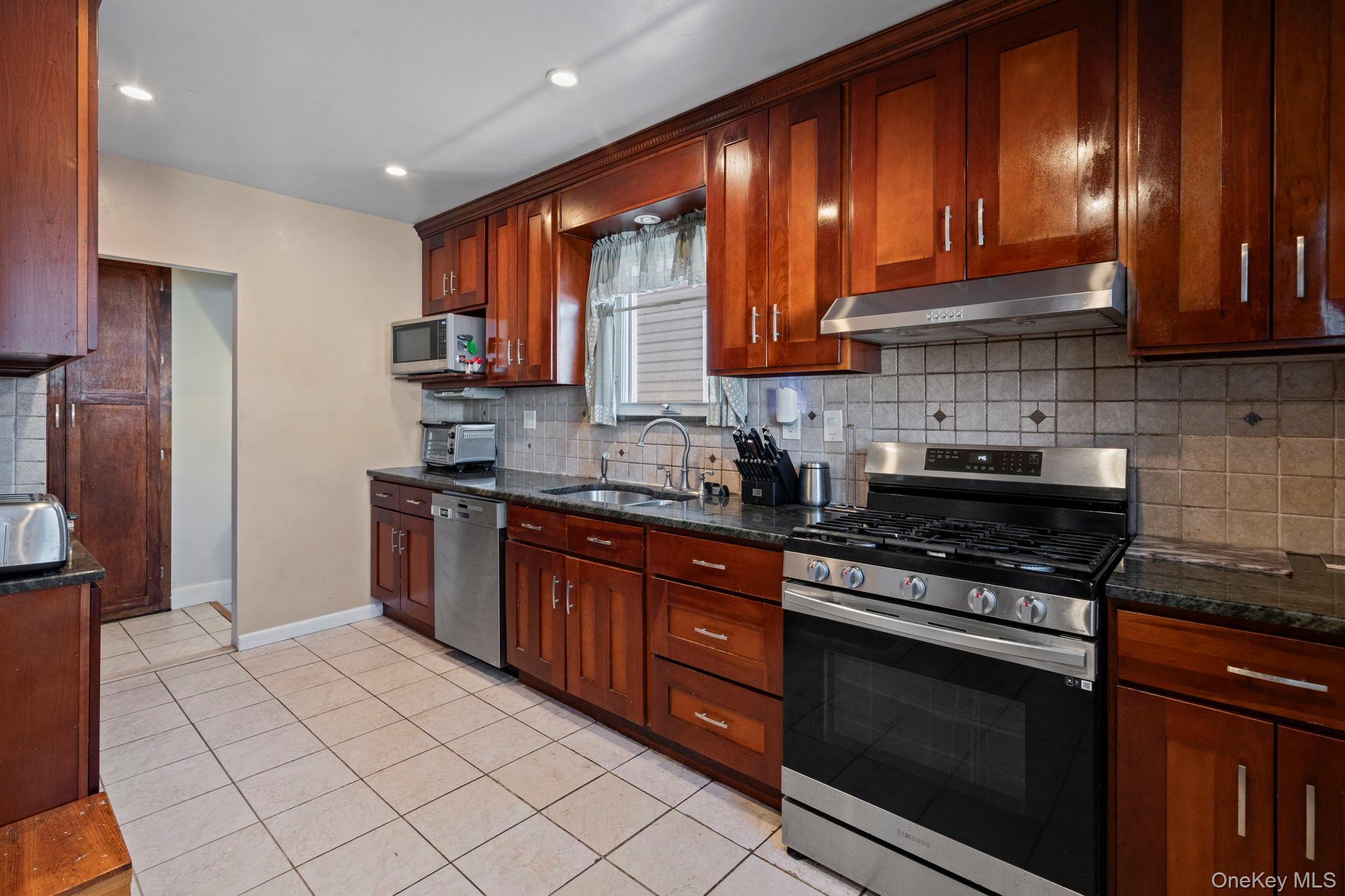 Single Family 88th  Queens, NY 11426, MLS-970124-15