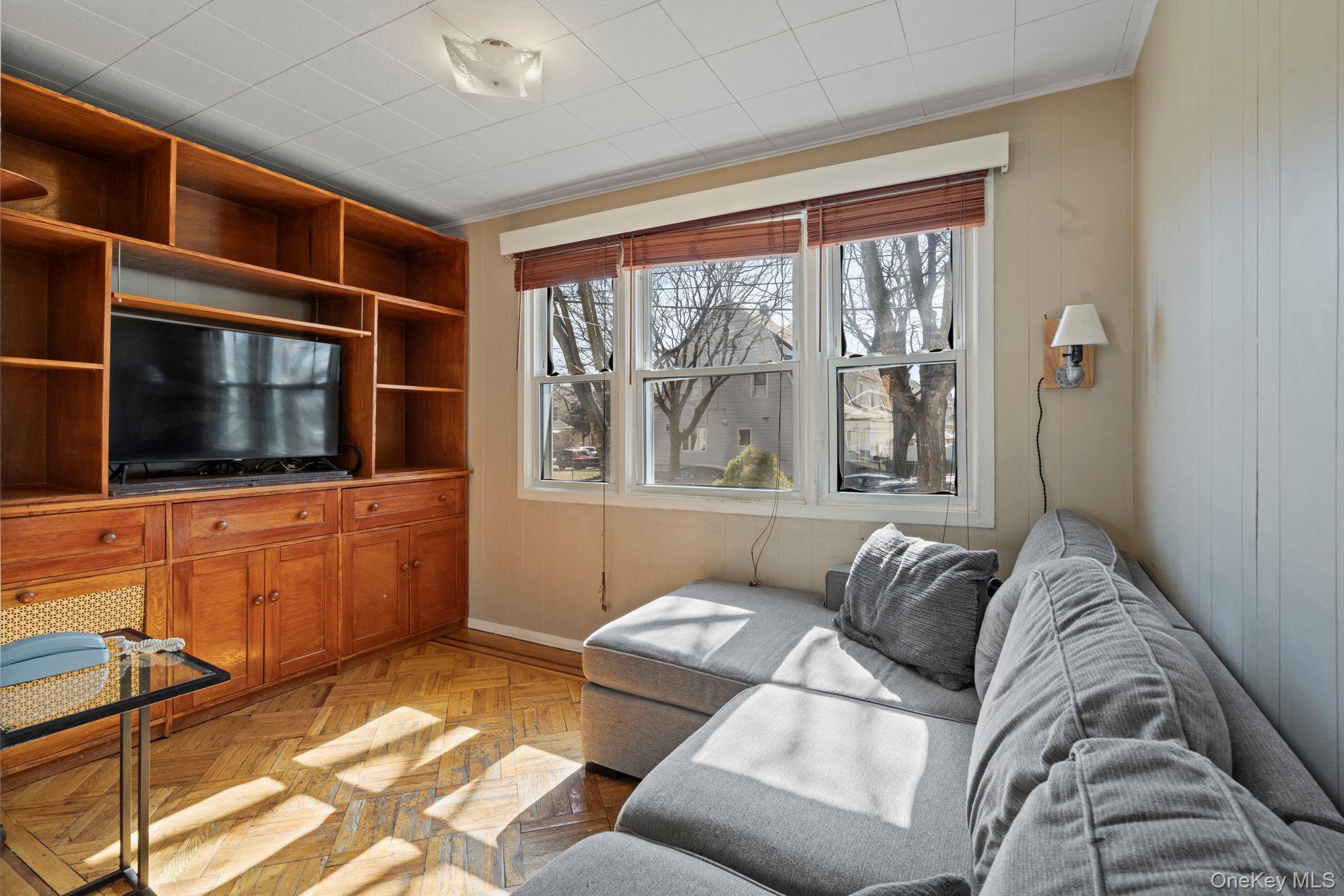 Single Family 88th  Queens, NY 11426, MLS-970124-7