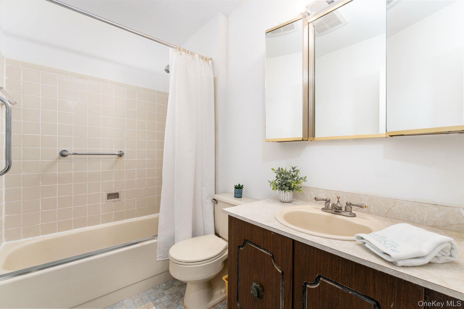 Condo Drew  Suffolk County, NY 11780, MLS-970144-16