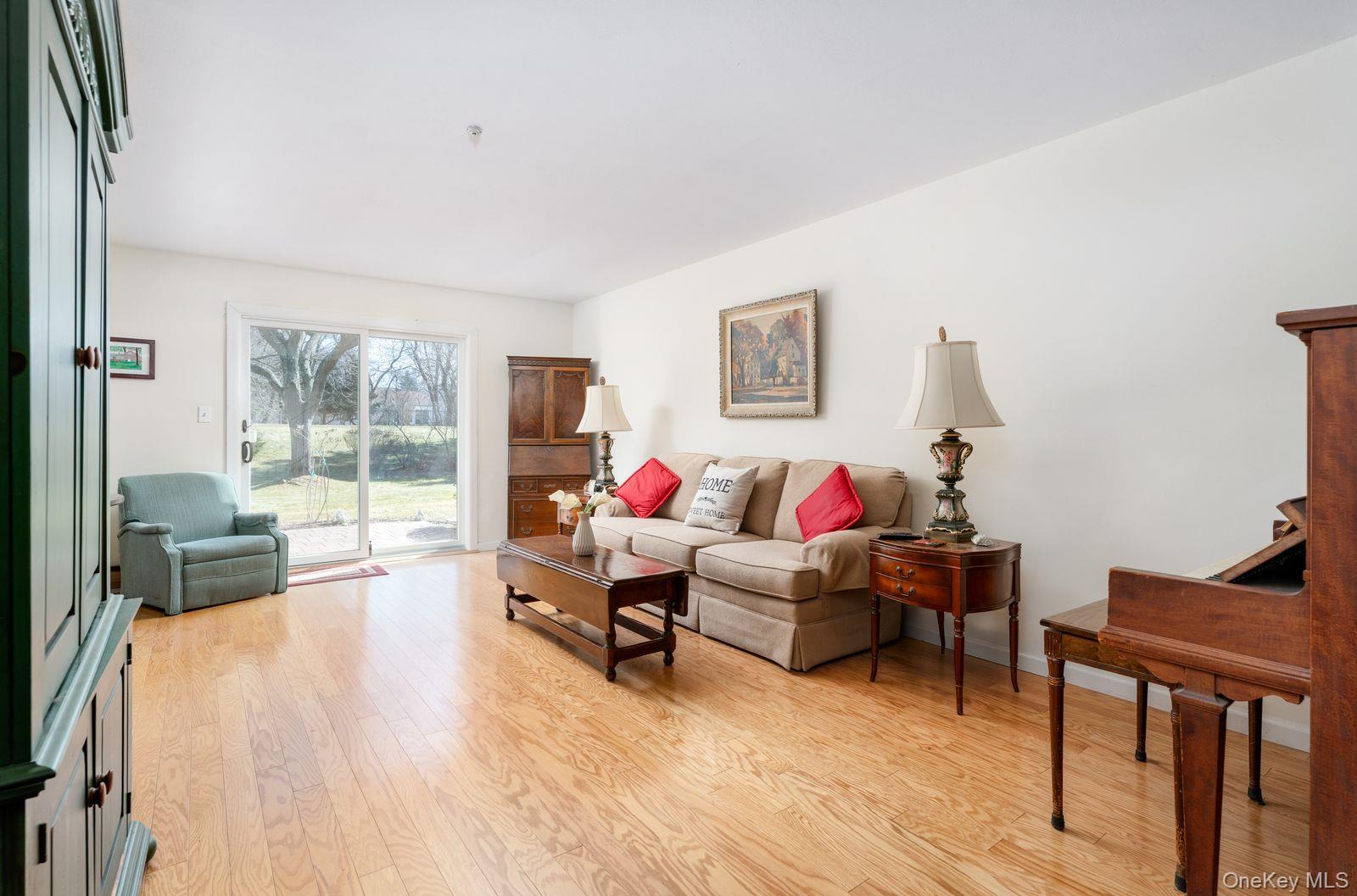 Condo Drew  Suffolk County, NY 11780, MLS-970144-2