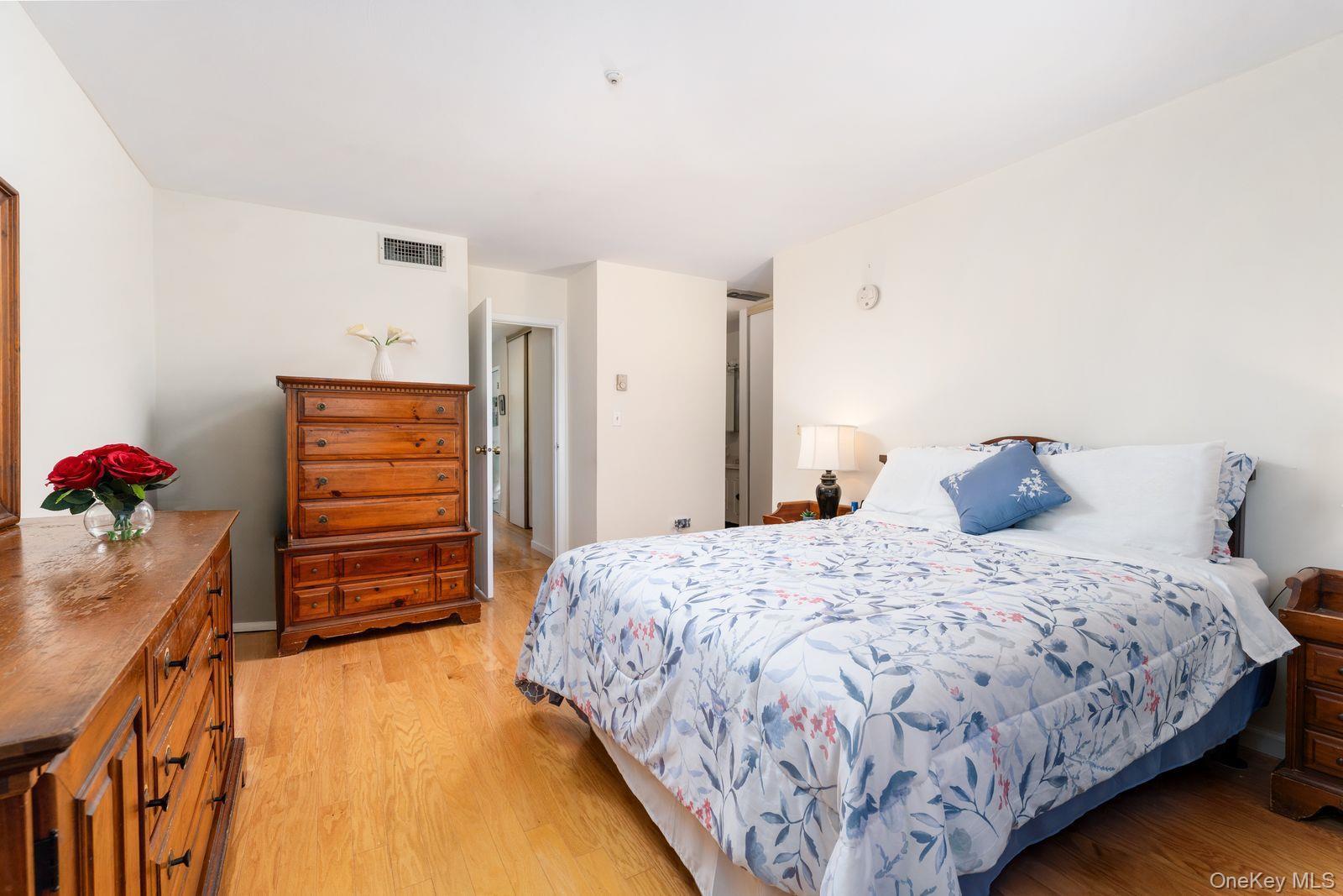 Condo Drew  Suffolk County, NY 11780, MLS-970144-8