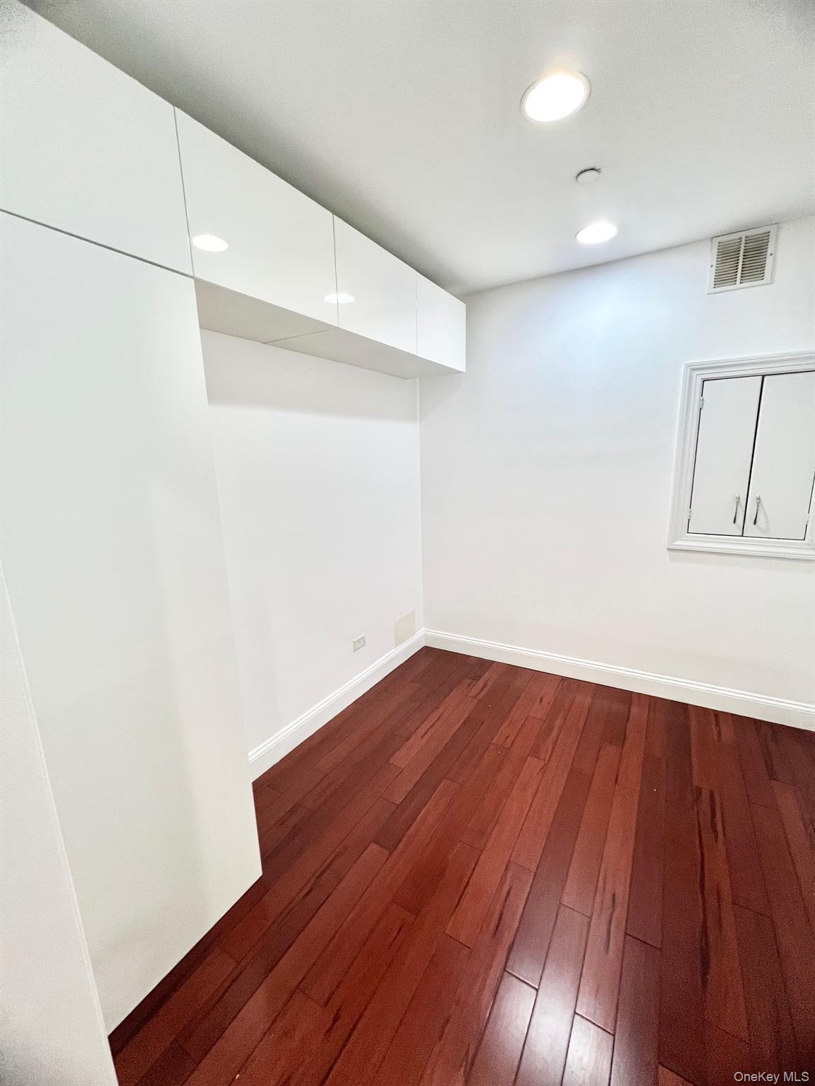 Condo Starr  Queens, NY 11385, MLS-970154-4