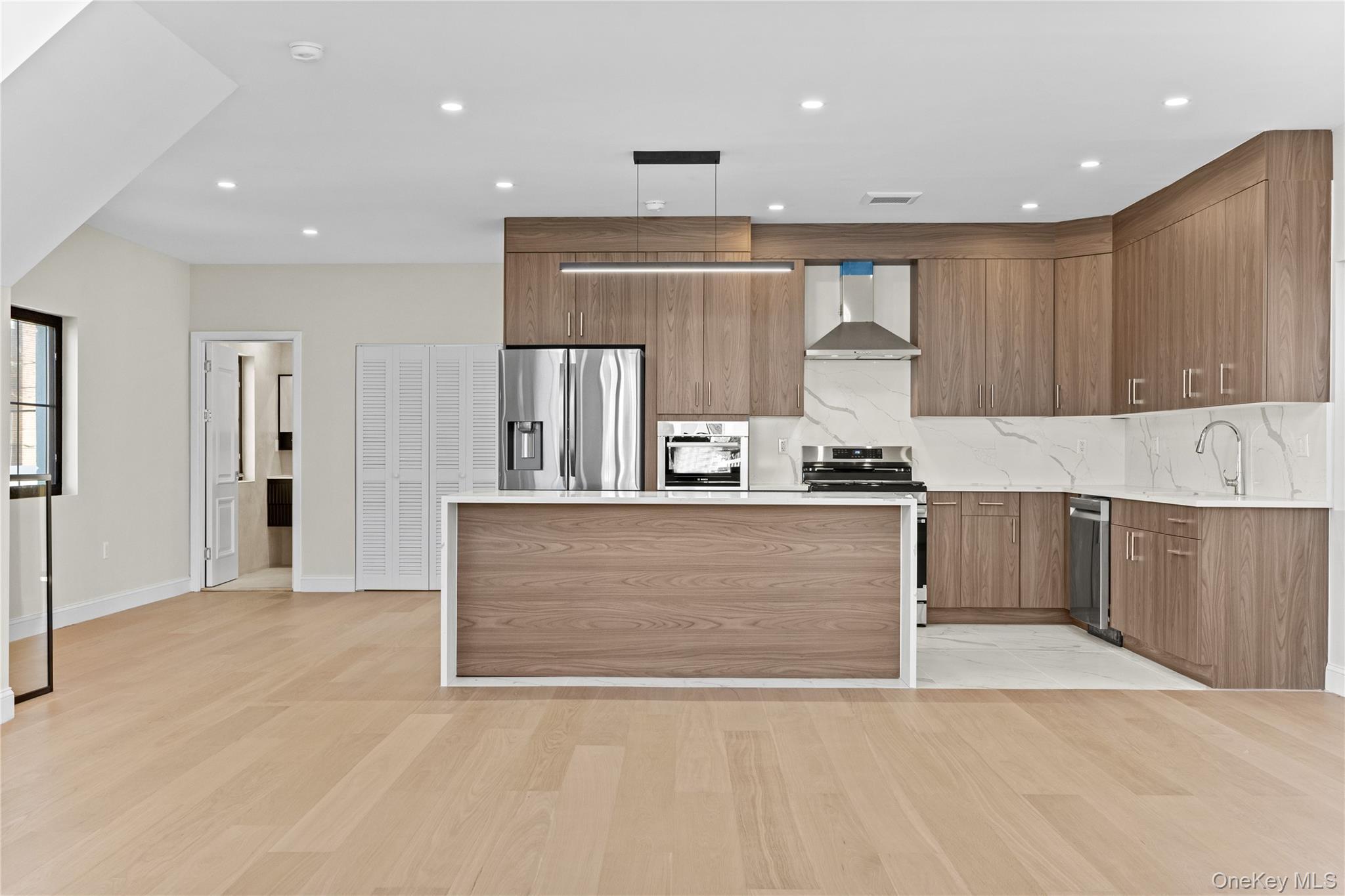 Single Family 175th  Queens, NY 11366, MLS-970183-10