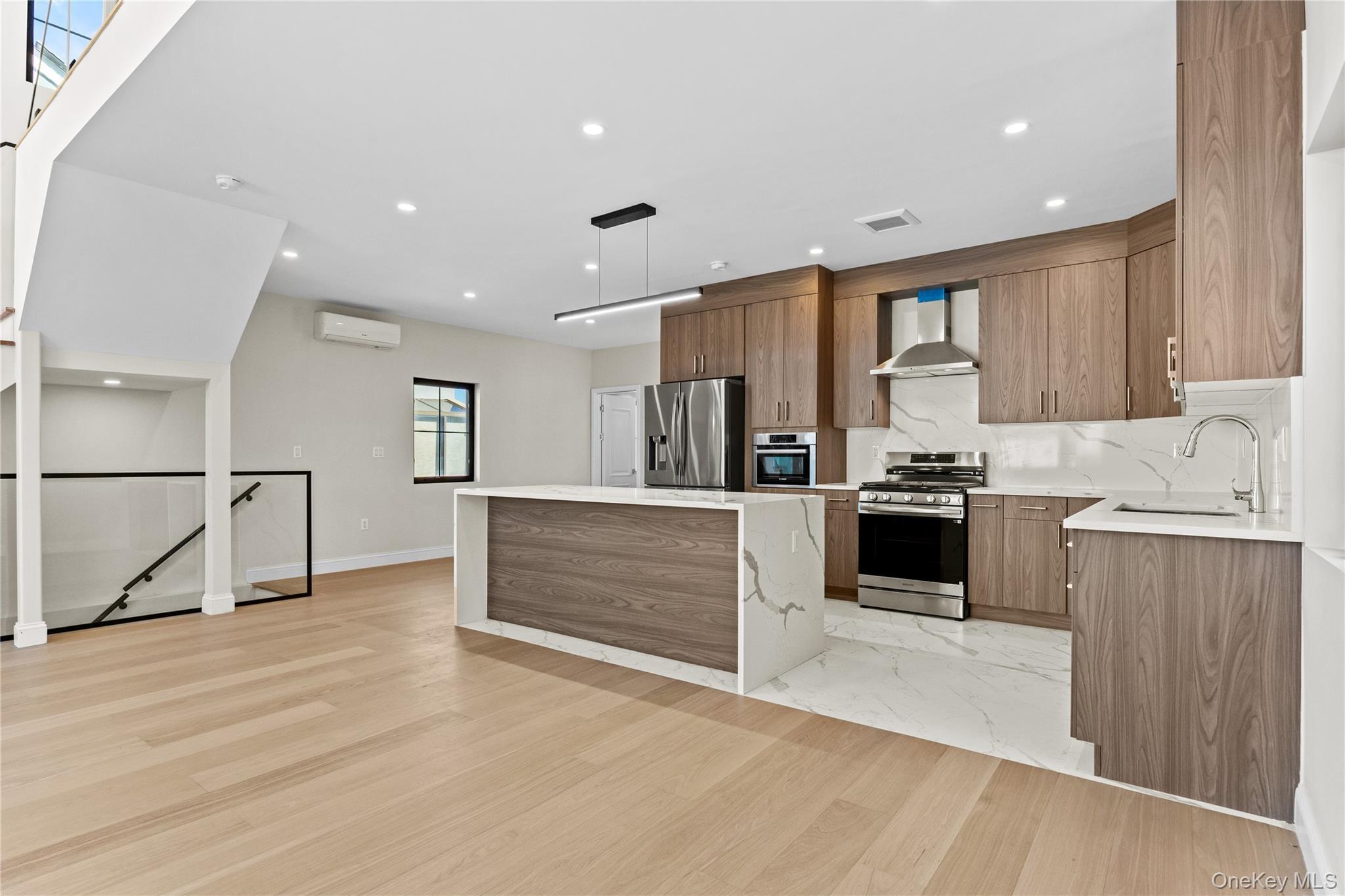 Single Family 175th  Queens, NY 11366, MLS-970183-11