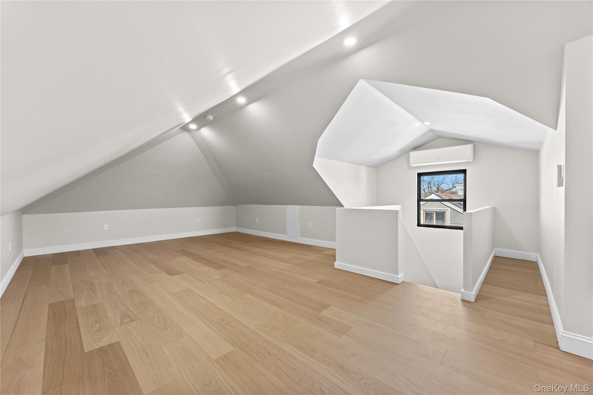 Single Family 175th  Queens, NY 11366, MLS-970183-30