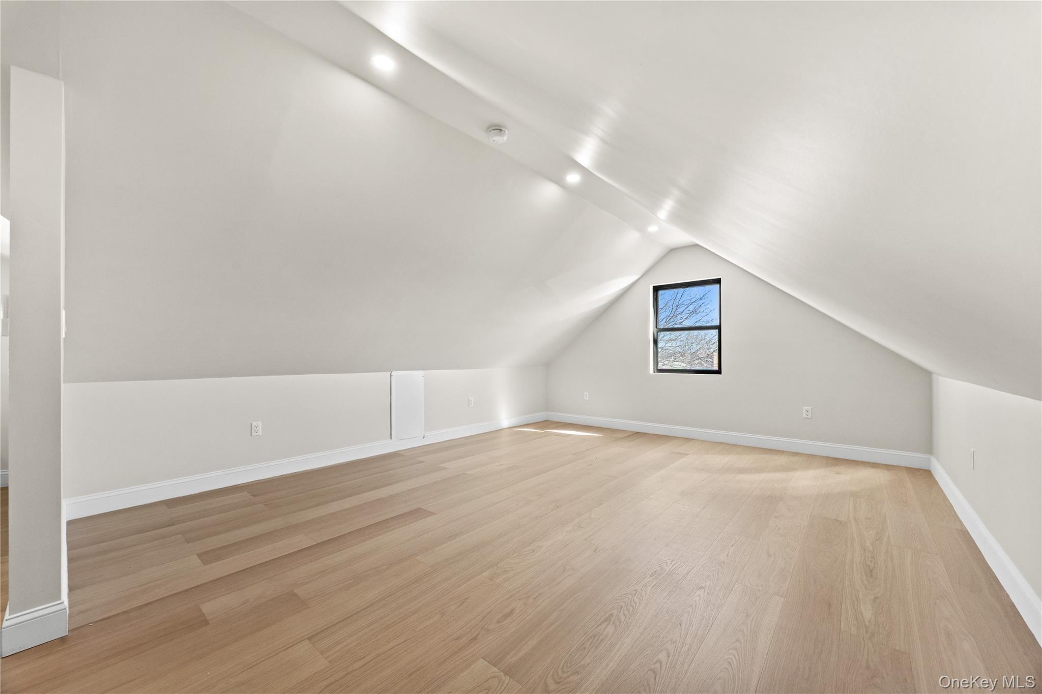 Single Family 175th  Queens, NY 11366, MLS-970183-31