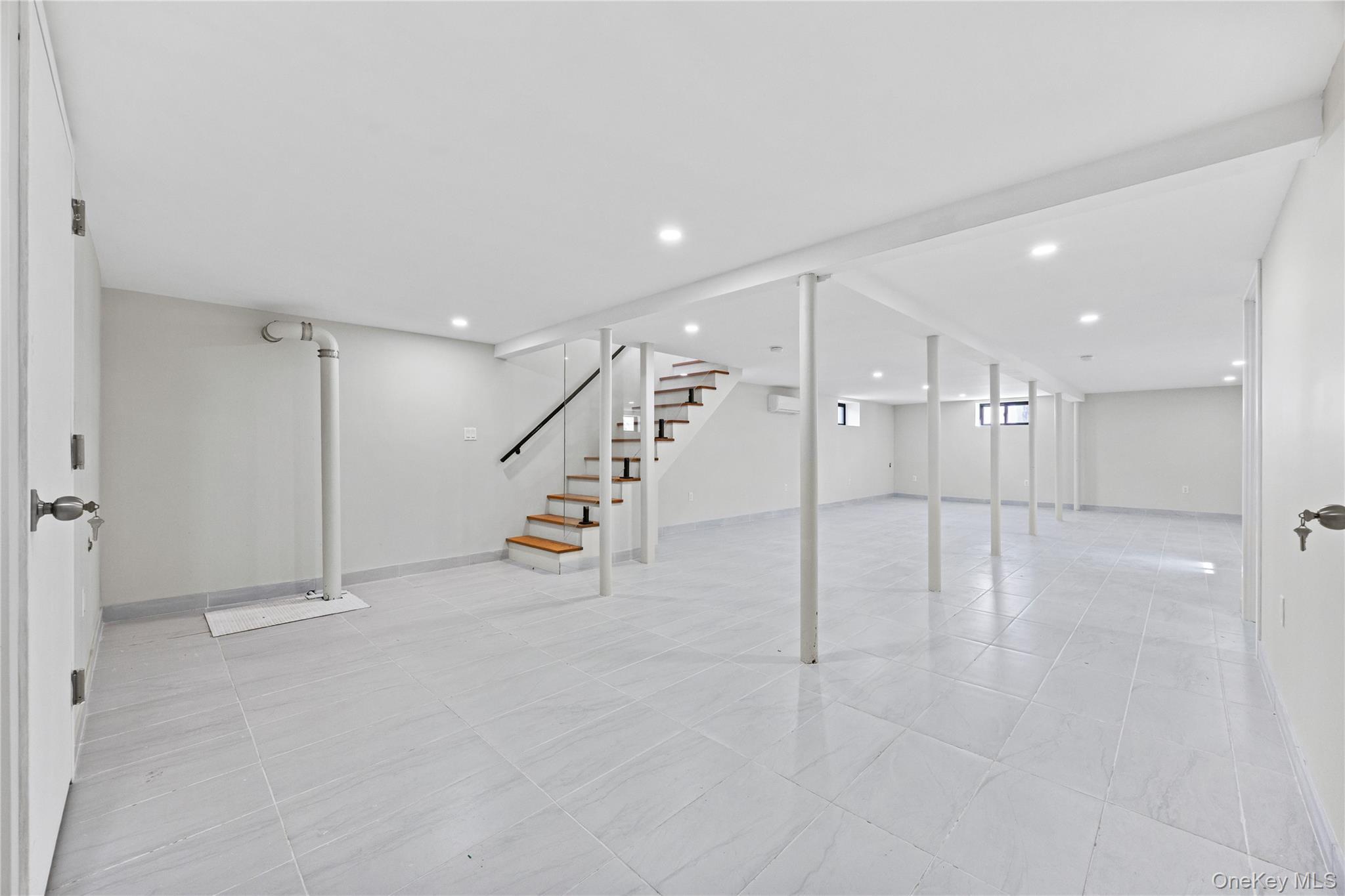 Single Family 175th  Queens, NY 11366, MLS-970183-33