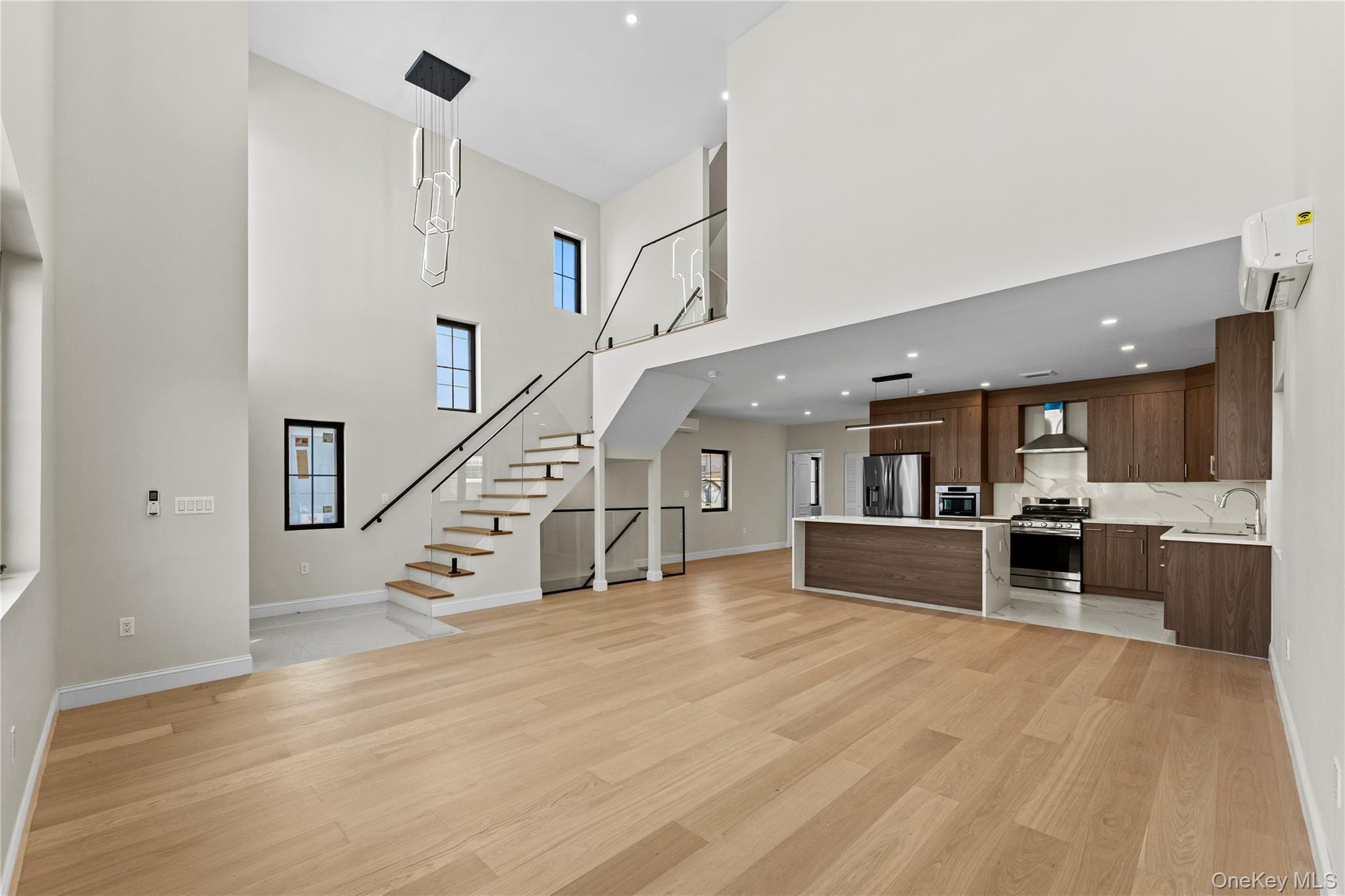 Single Family 175th  Queens, NY 11366, MLS-970183-6