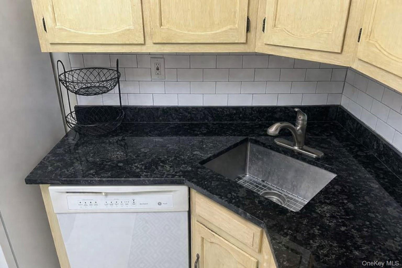 Condo Woodbridge  Suffolk County, NY 11961, MLS-970195-6