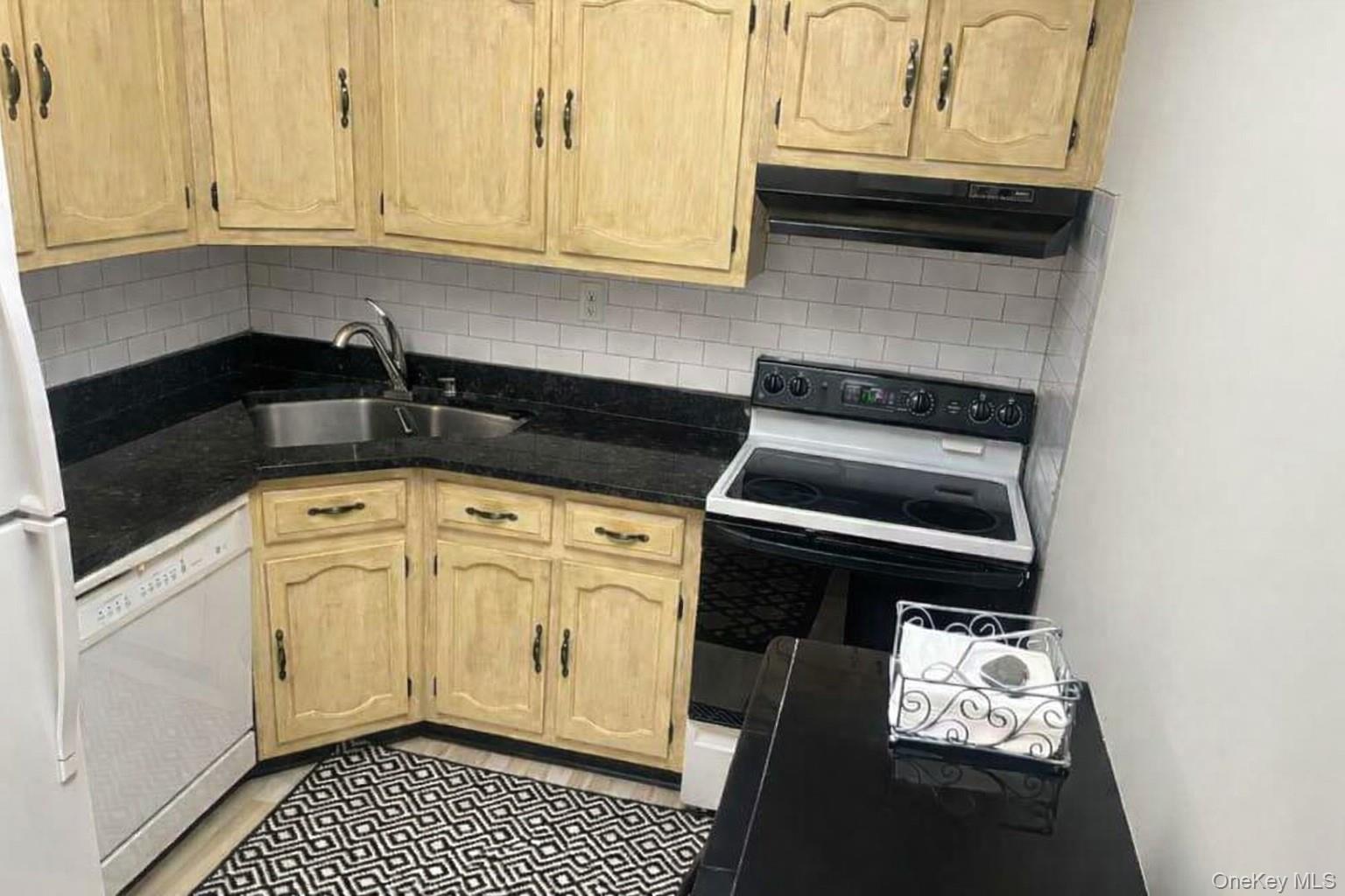 Condo Woodbridge  Suffolk County, NY 11961, MLS-970195-7