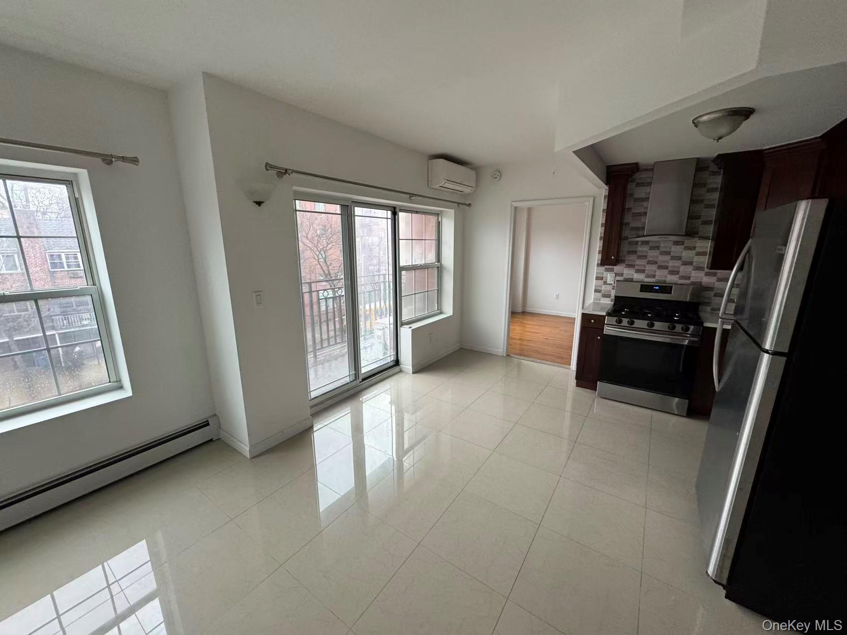 Condo Parsons  Queens, NY 11365, MLS-970239-4