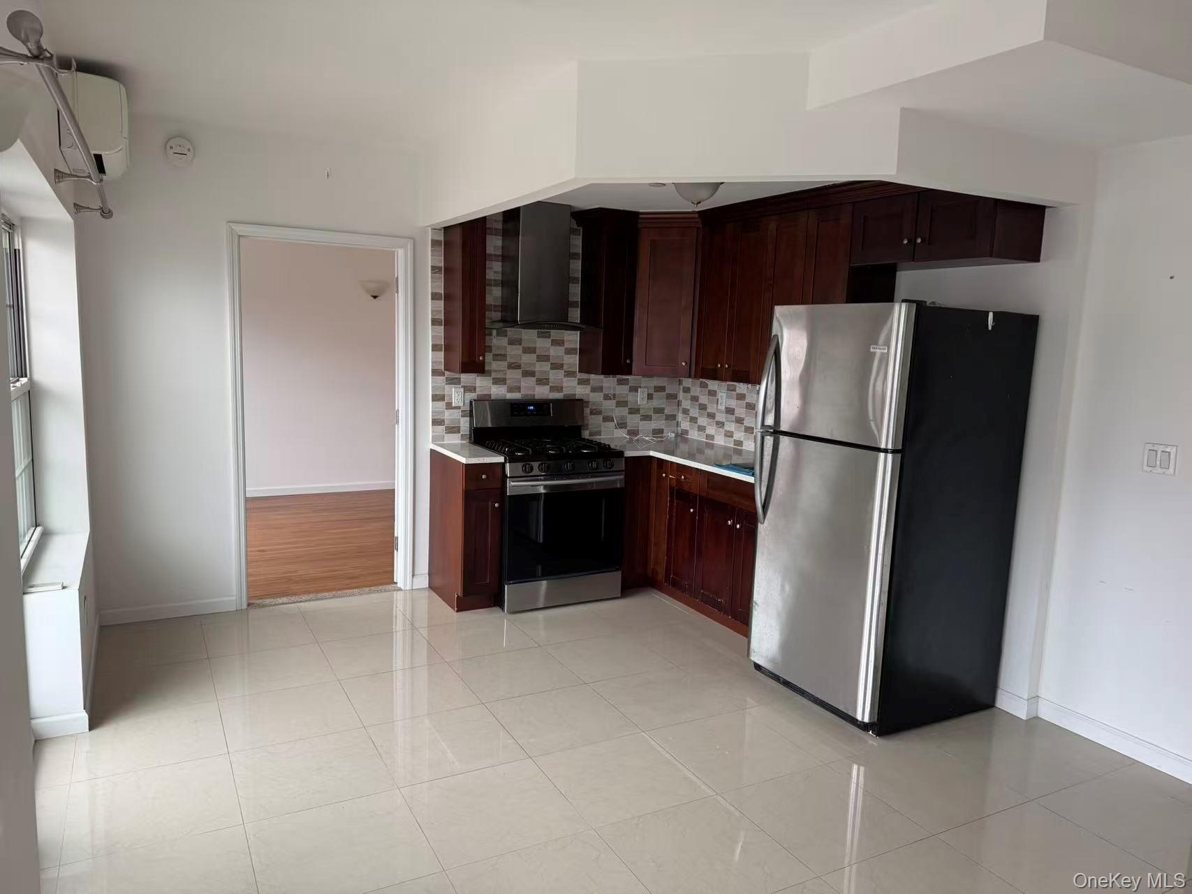 Condo Parsons  Queens, NY 11365, MLS-970239-6