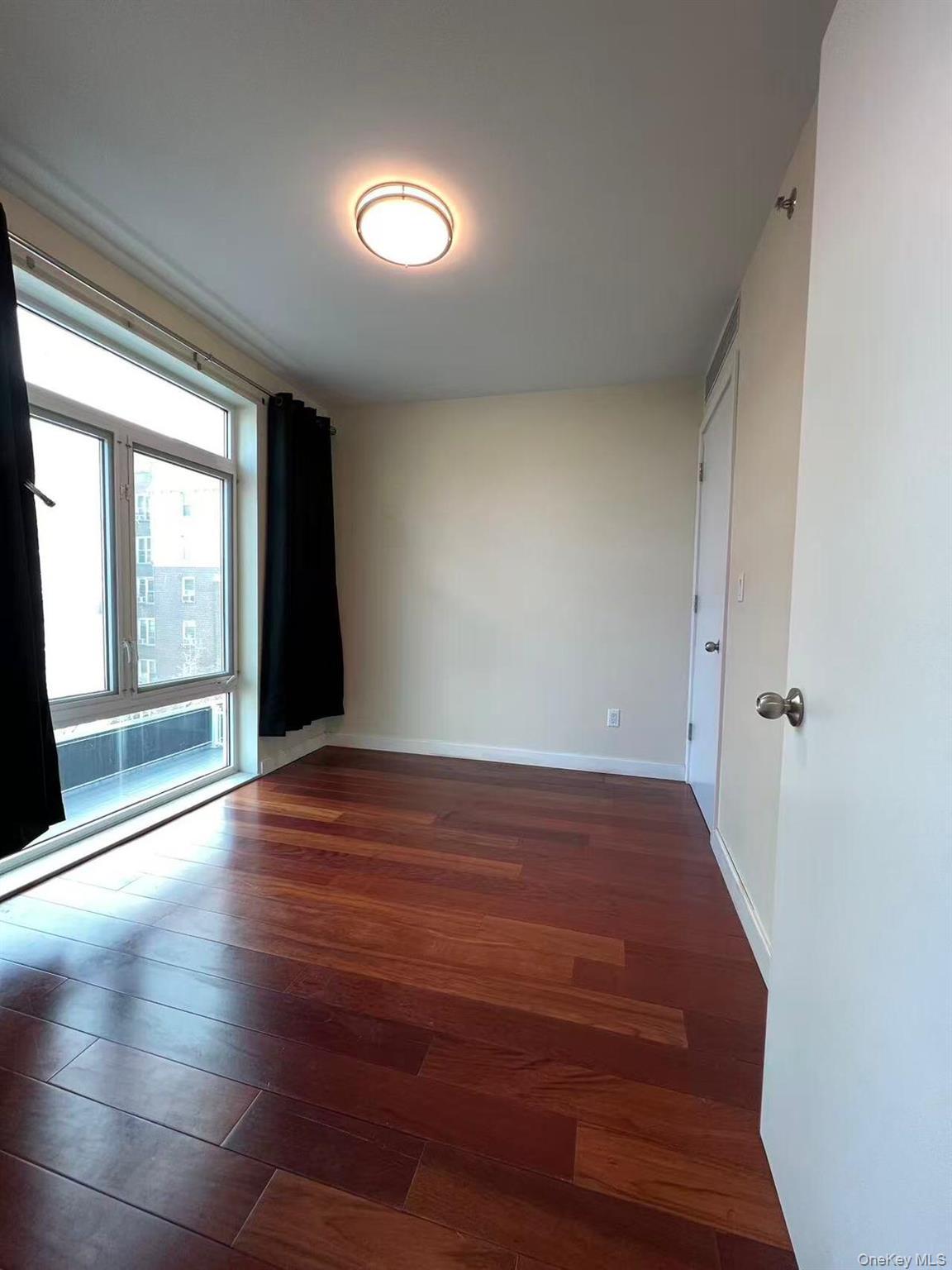 Condo 37th  Queens, NY 11354, MLS-970298-4