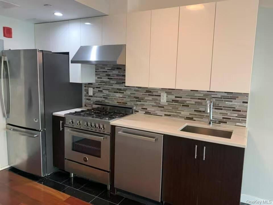 Condo 37th  Queens, NY 11354, MLS-970298-7