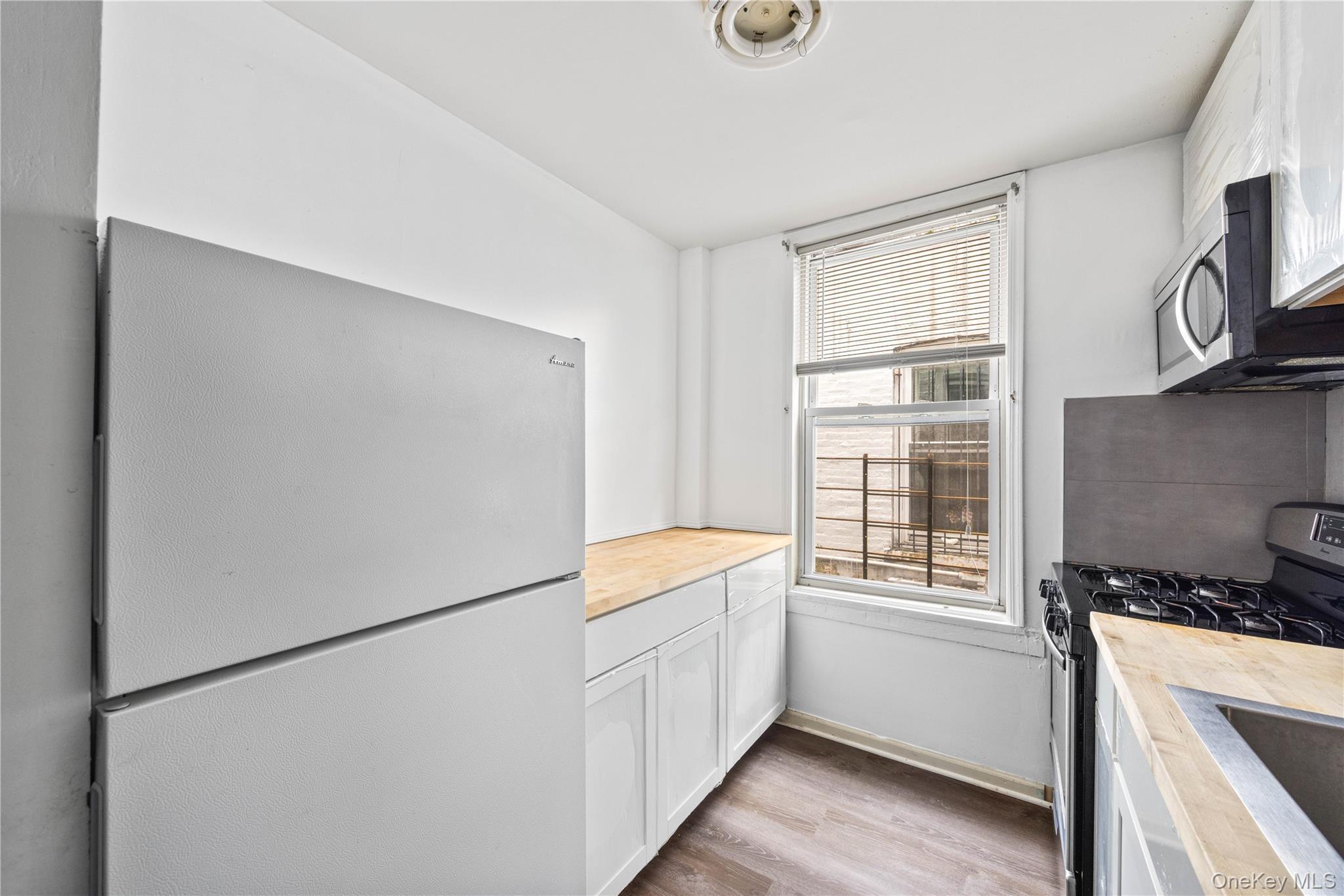 Single Family Saint Lawrence  Bronx, NY 10473, MLS-970323-20