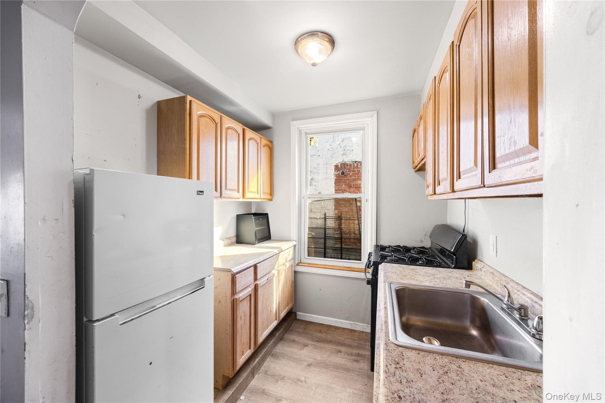 Single Family Saint Lawrence  Bronx, NY 10473, MLS-970323-33