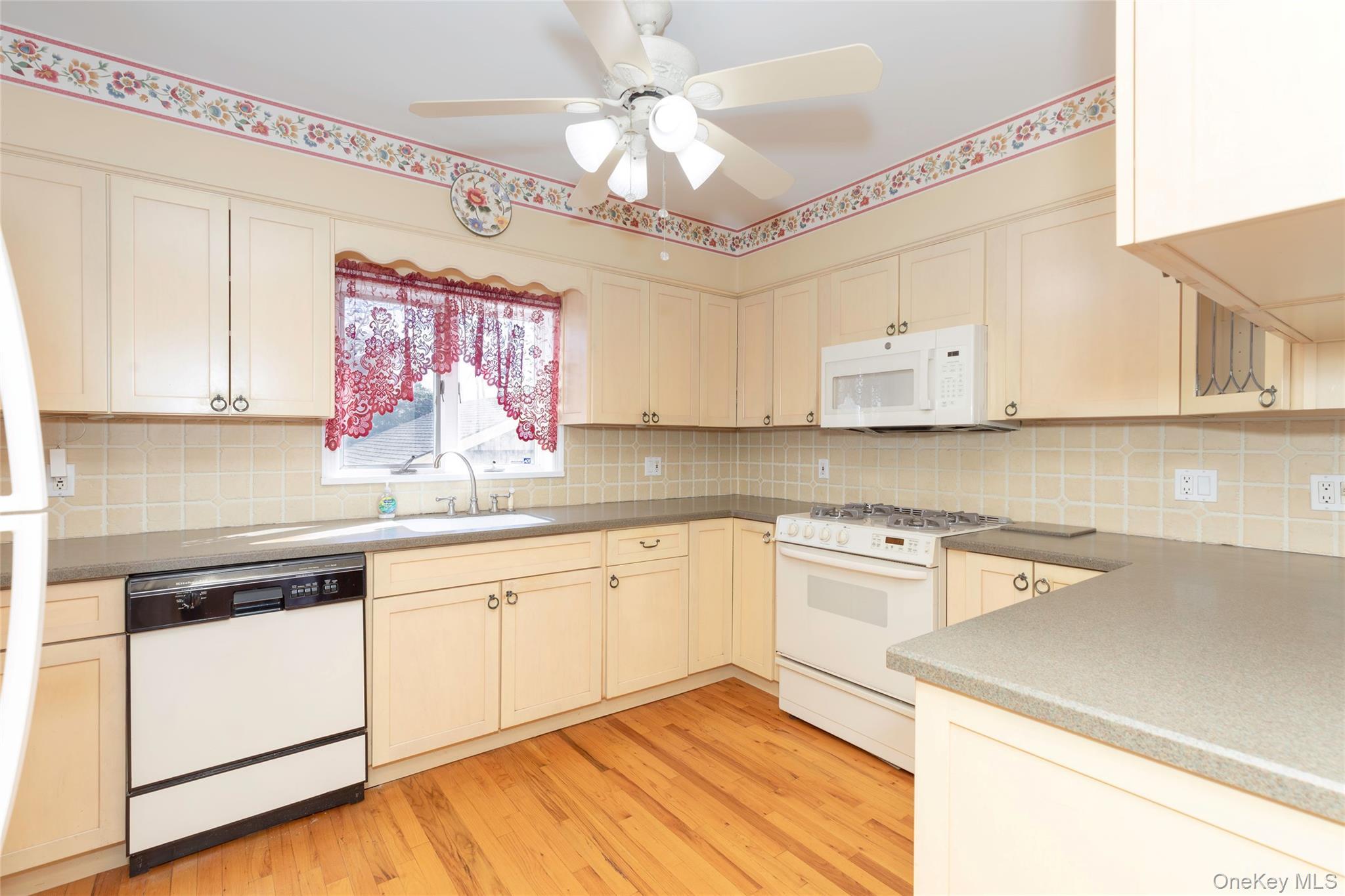 Single Family Marine Bronx, NY 10464, MLS-970360-8