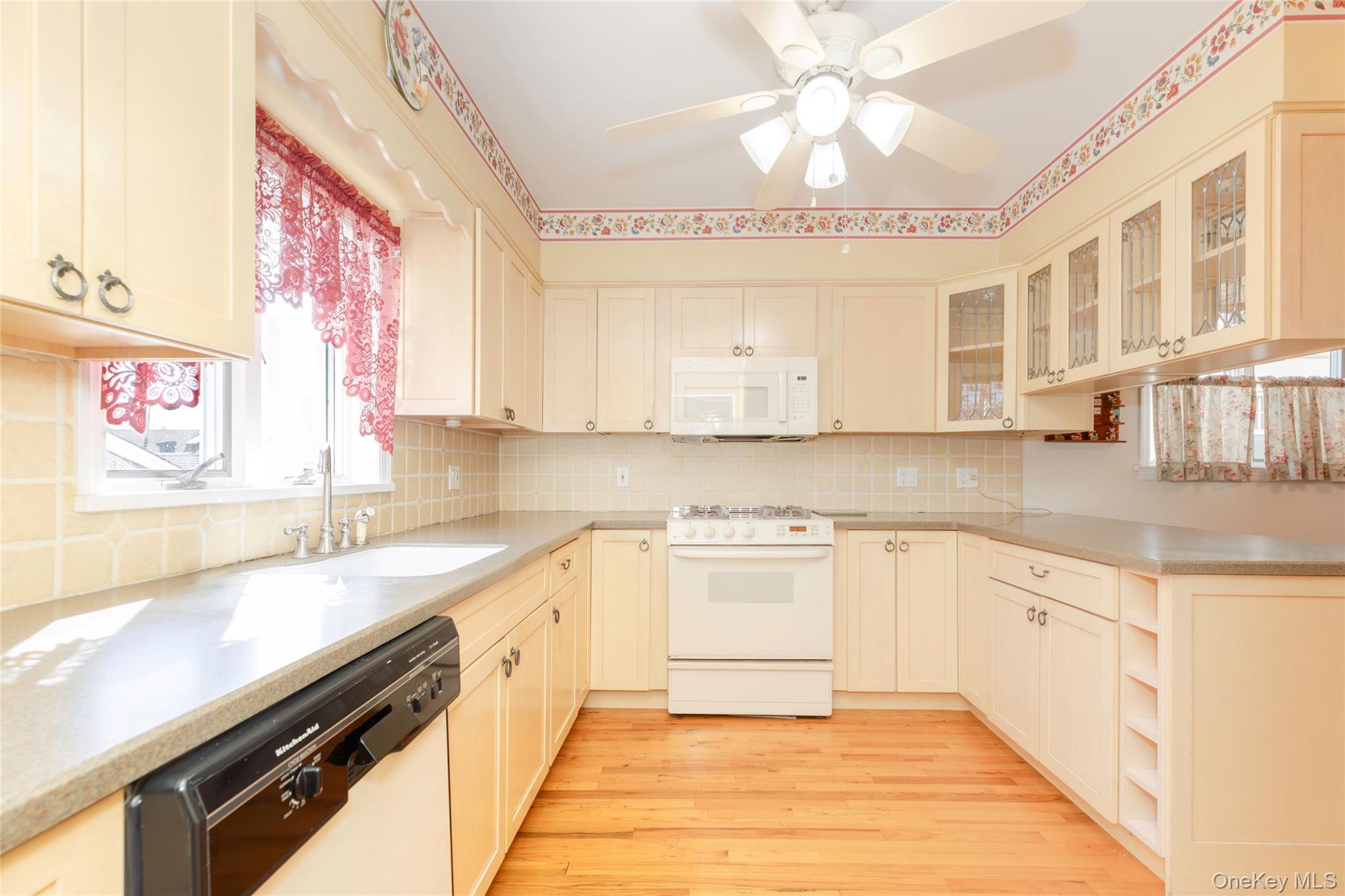 Single Family Marine Bronx, NY 10464, MLS-970360-9