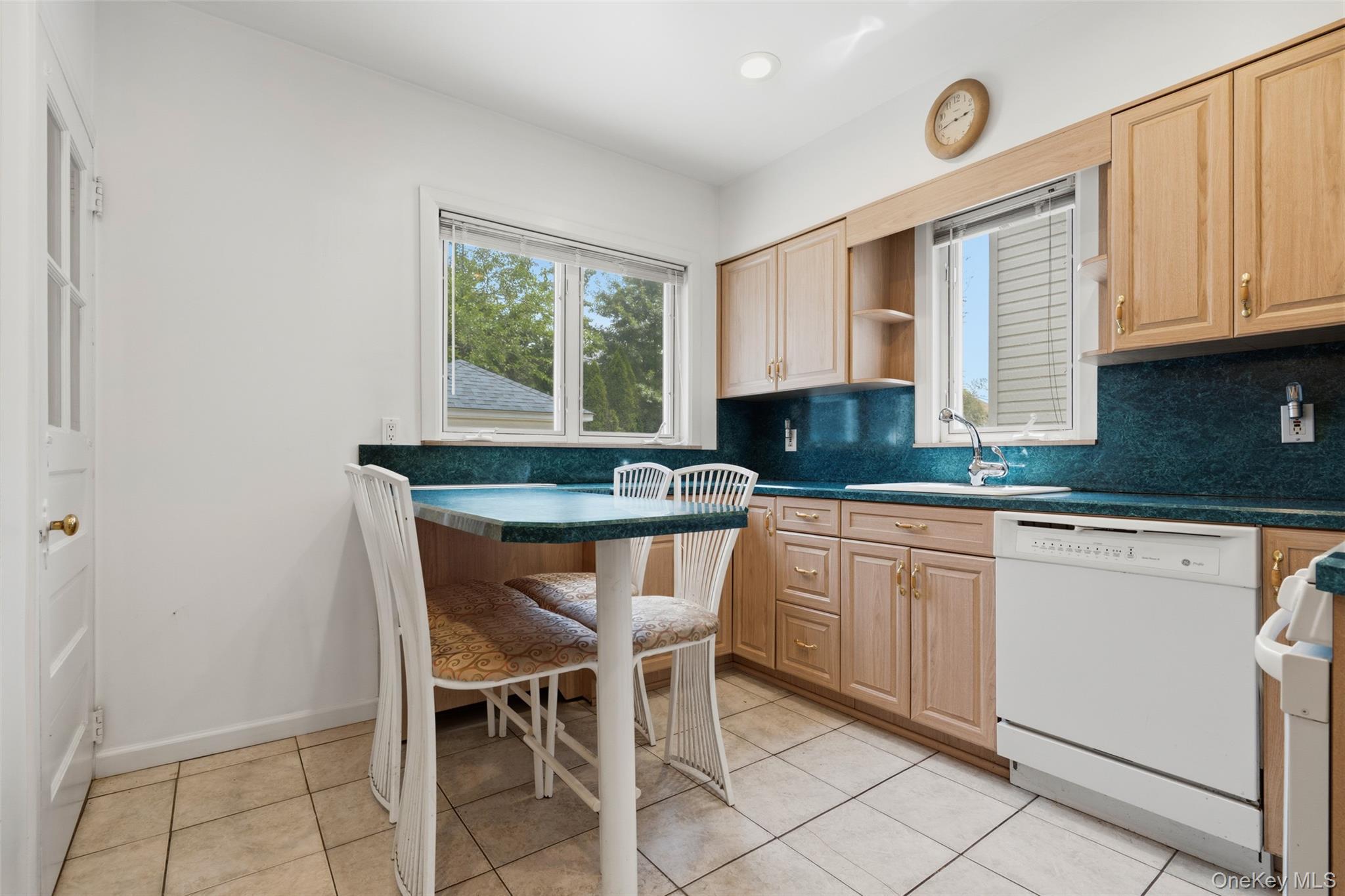 Single Family Hollywood Avenue Bronx, NY 10461, MLS-970366-11
