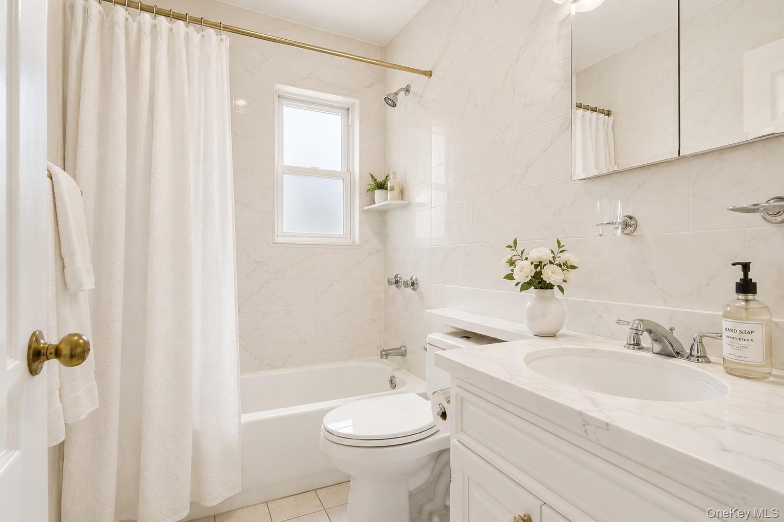 Single Family Hollywood Avenue Bronx, NY 10461, MLS-970366-17
