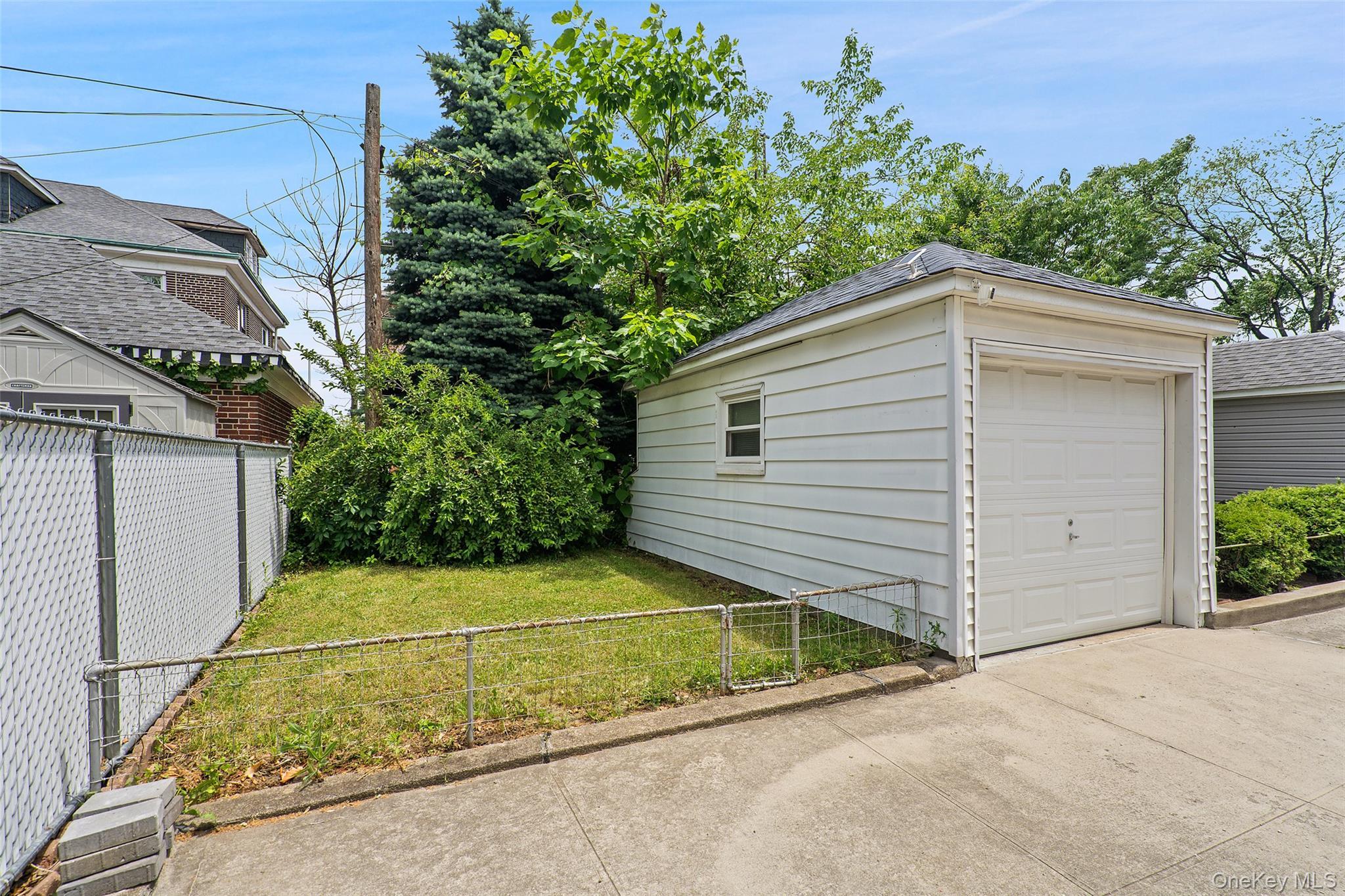 Single Family Hollywood Avenue Bronx, NY 10461, MLS-970366-33
