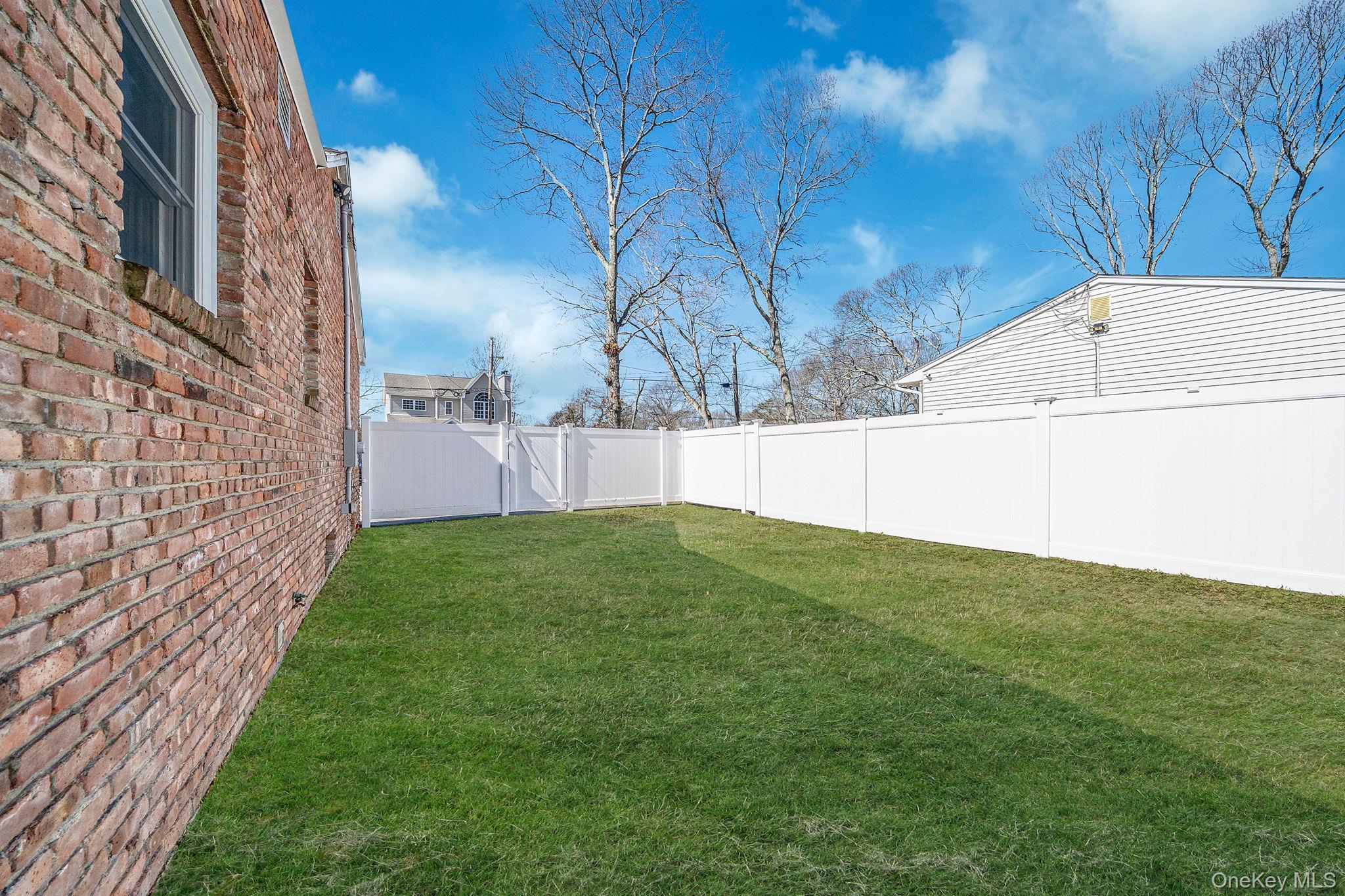 Single Family Market Suffolk County, NY 11951, MLS-970414-25