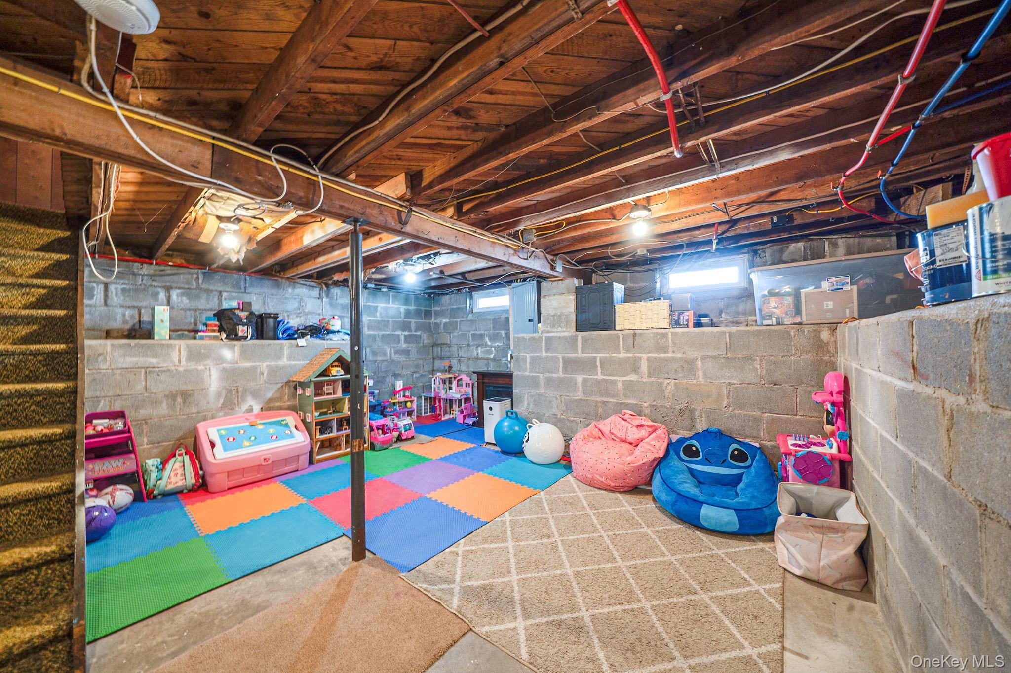 Single Family Market Suffolk County, NY 11951, MLS-970414-28