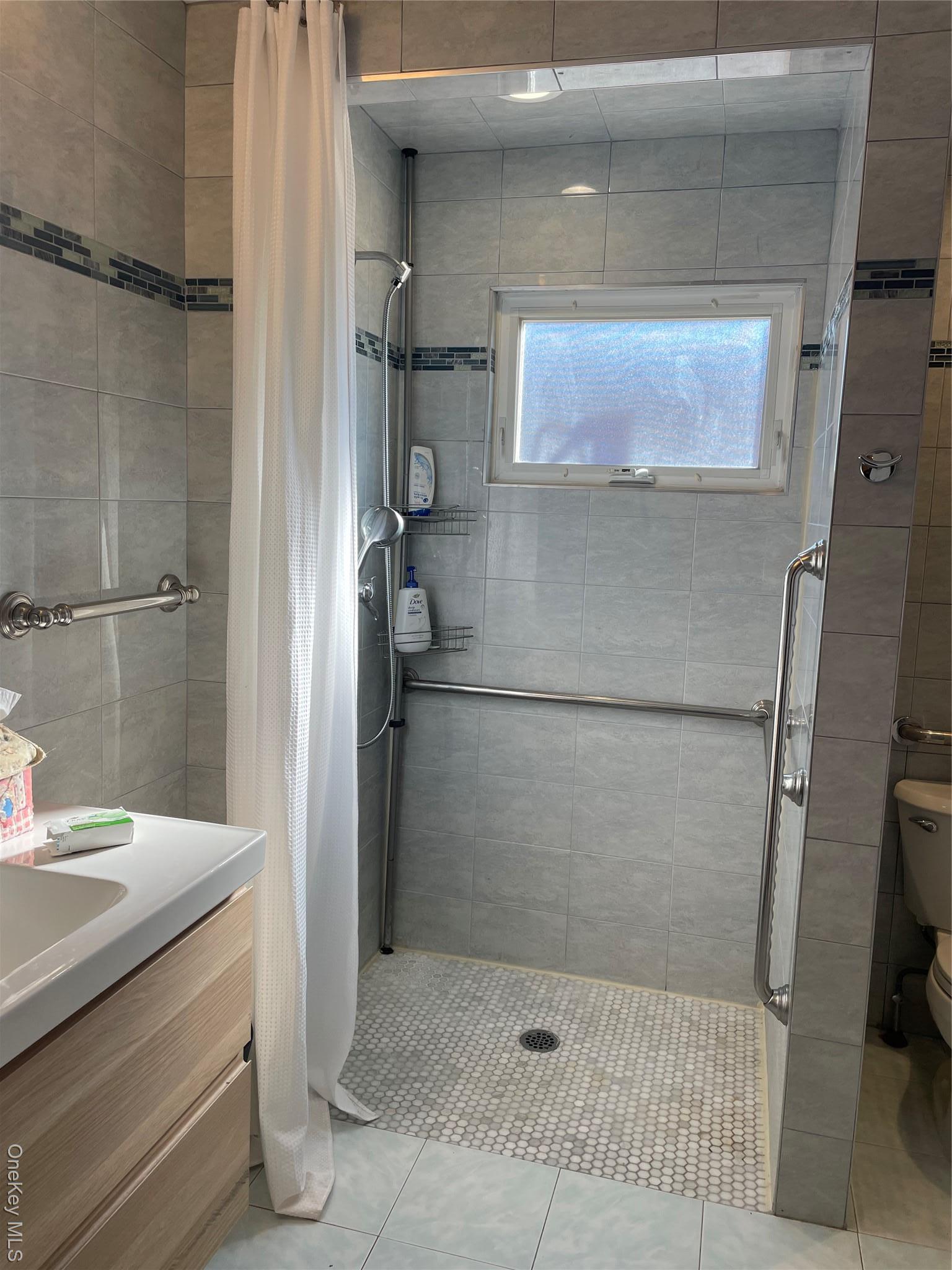 Single Family 20th Queens, NY 11357, MLS-970476-10