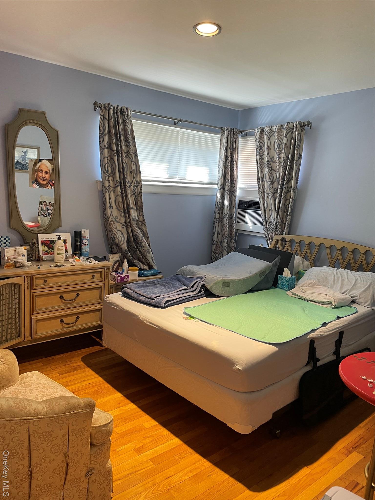 Single Family 20th Queens, NY 11357, MLS-970476-13