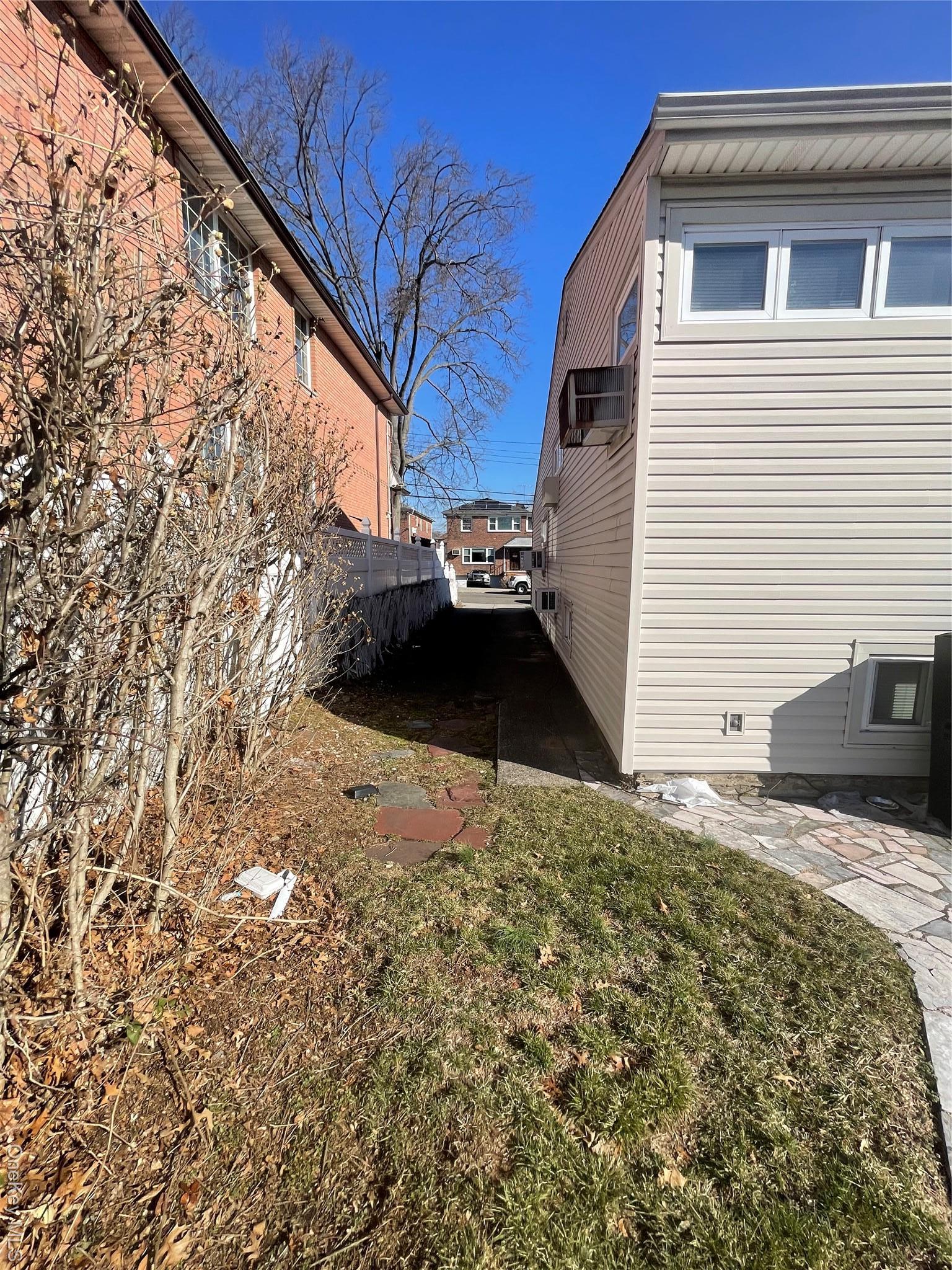 Single Family 20th Queens, NY 11357, MLS-970476-25