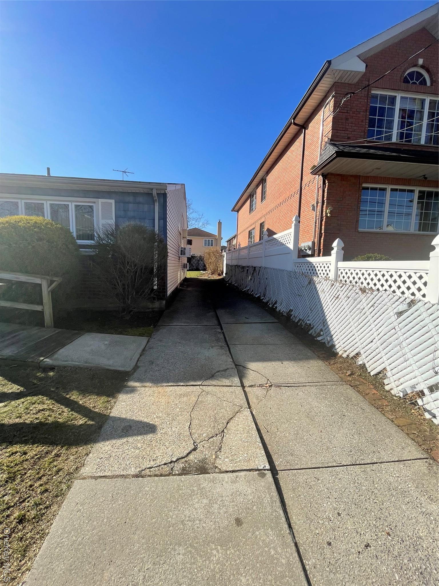 Single Family 20th Queens, NY 11357, MLS-970476-3