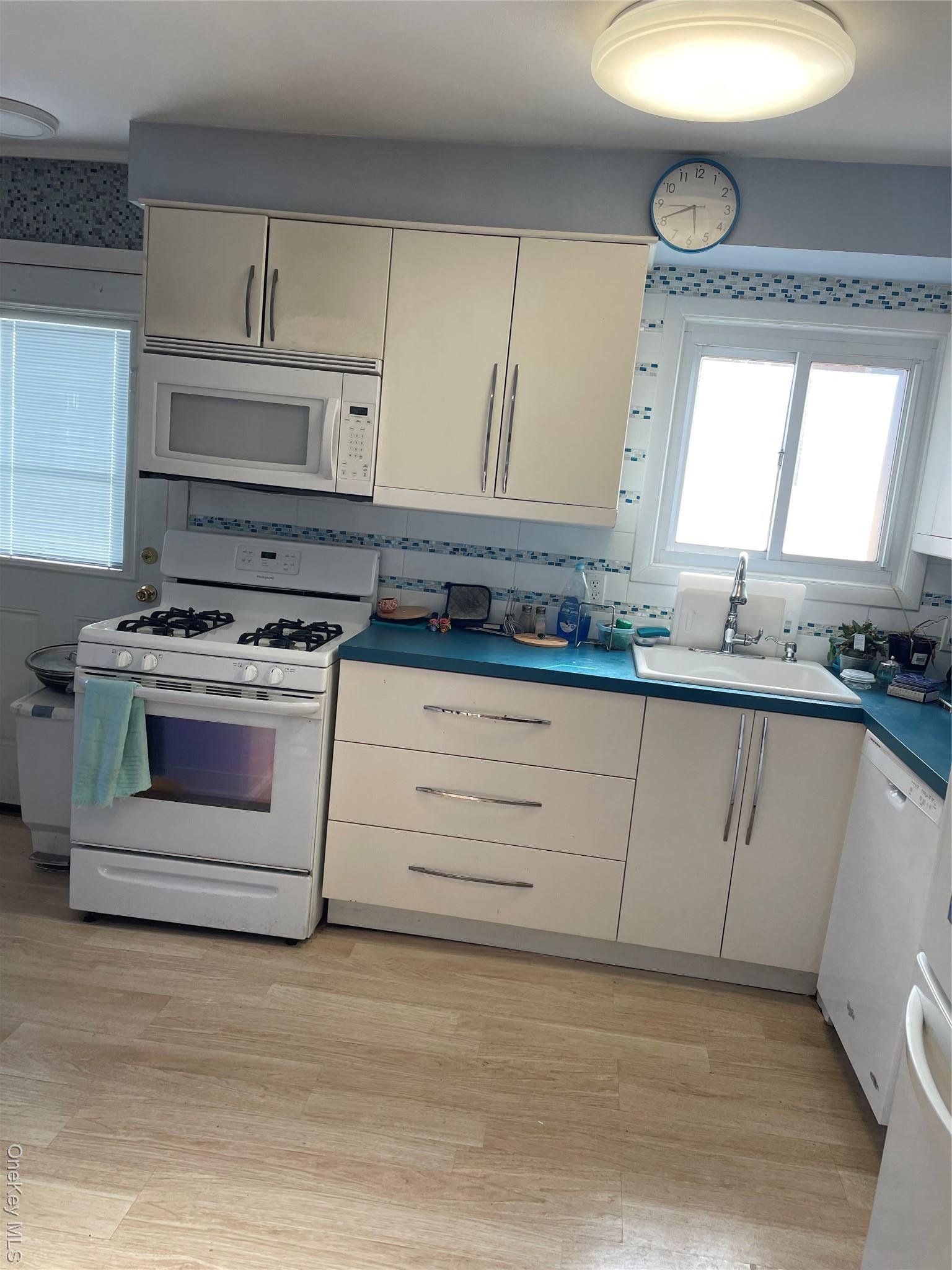 Single Family 20th Queens, NY 11357, MLS-970476-6