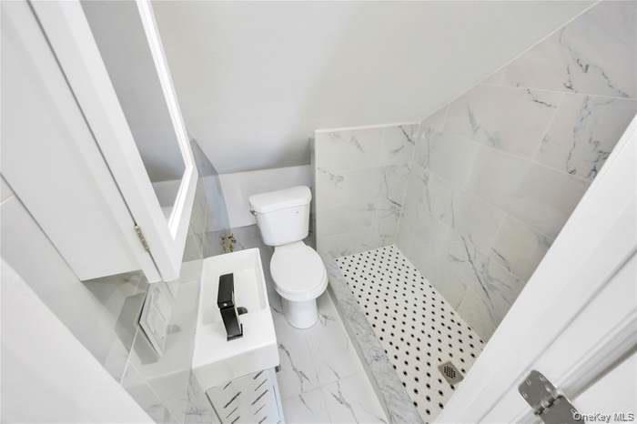 Single Family 204th  Queens, NY 11423, MLS-970513-26