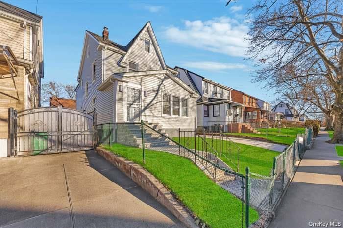 Single Family 204th  Queens, NY 11423, MLS-970513-3