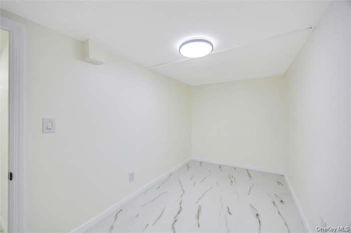 Single Family 204th  Queens, NY 11423, MLS-970513-33