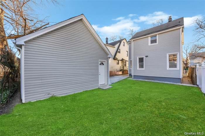Single Family 204th  Queens, NY 11423, MLS-970513-37