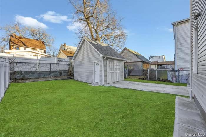 Single Family 204th  Queens, NY 11423, MLS-970513-38