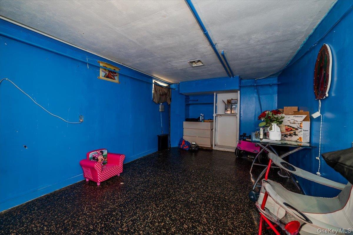 Single Family Oak  Nassau County, NY 11096, MLS-970519-13